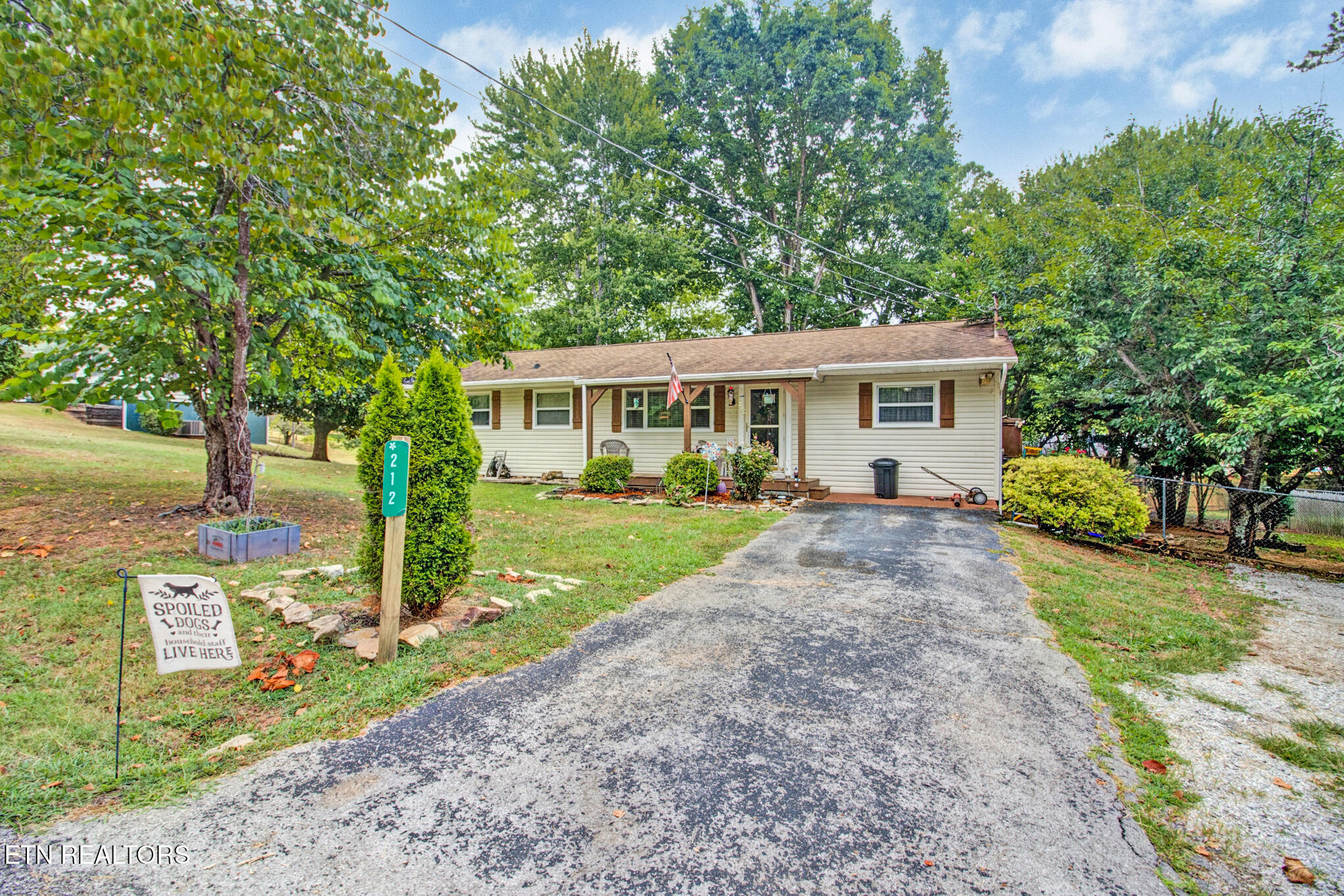 212 Reba Avenue Harriman TN 37748