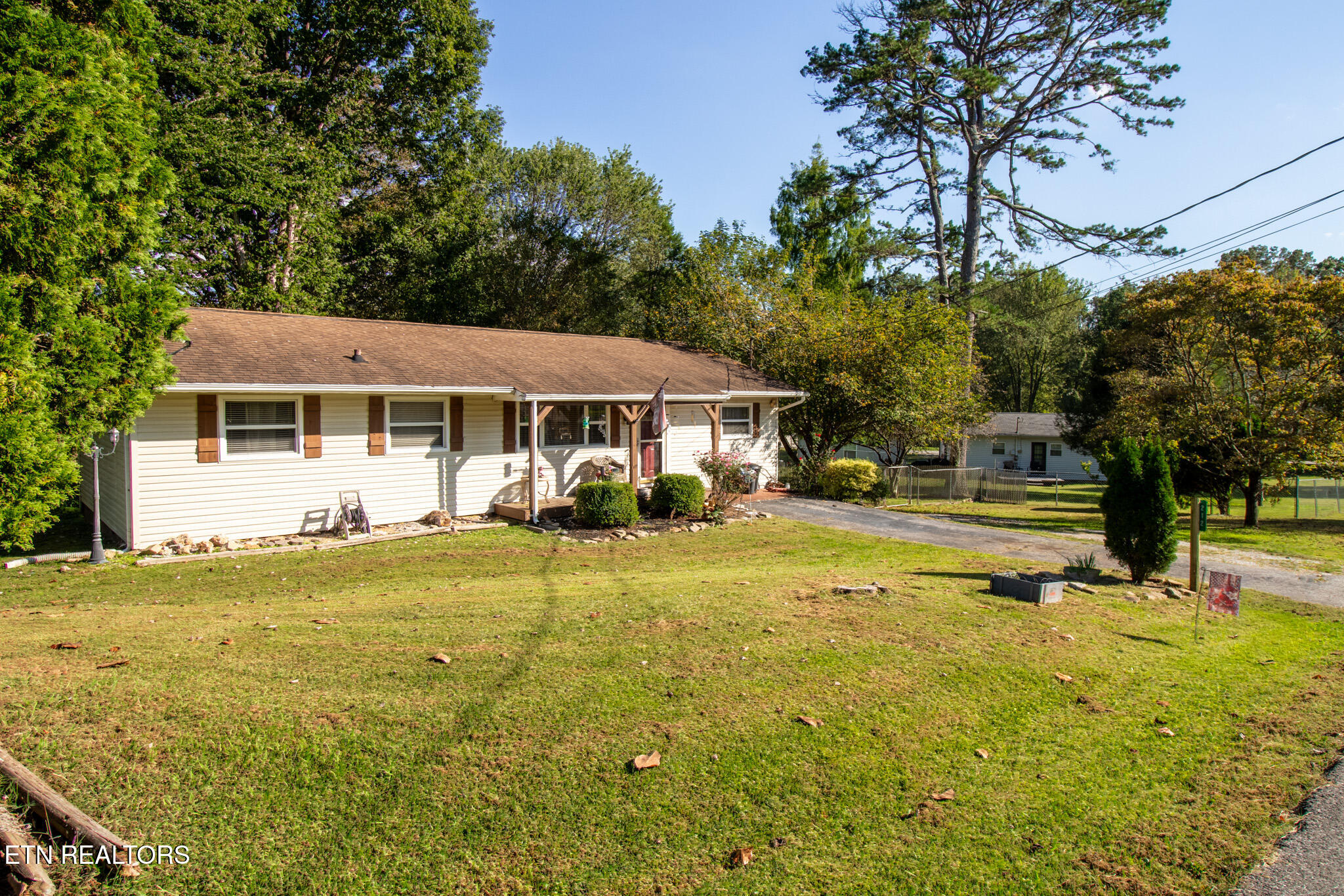 212 Reba Avenue Harriman TN 37748