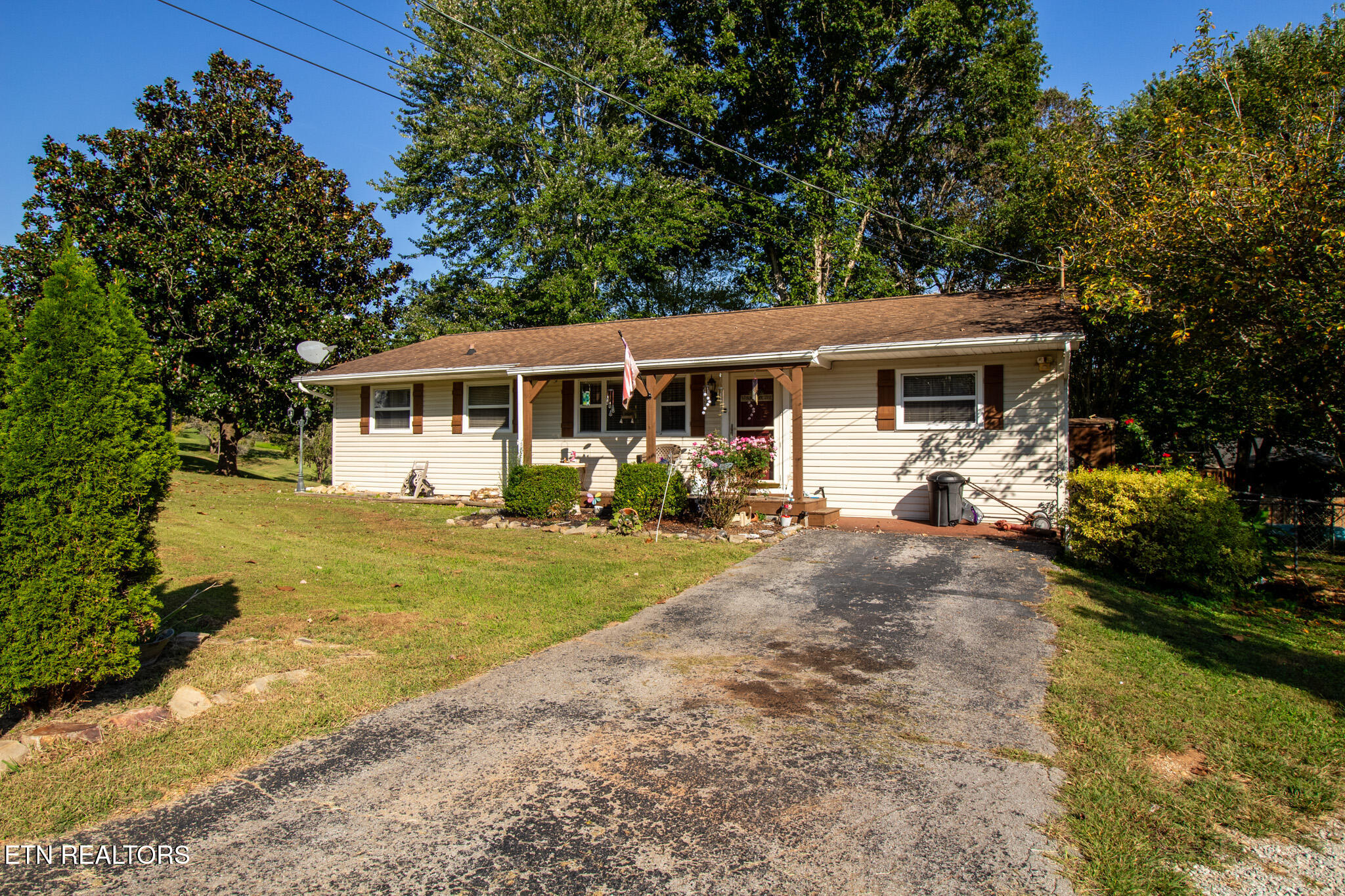212 Reba Avenue Harriman TN 37748