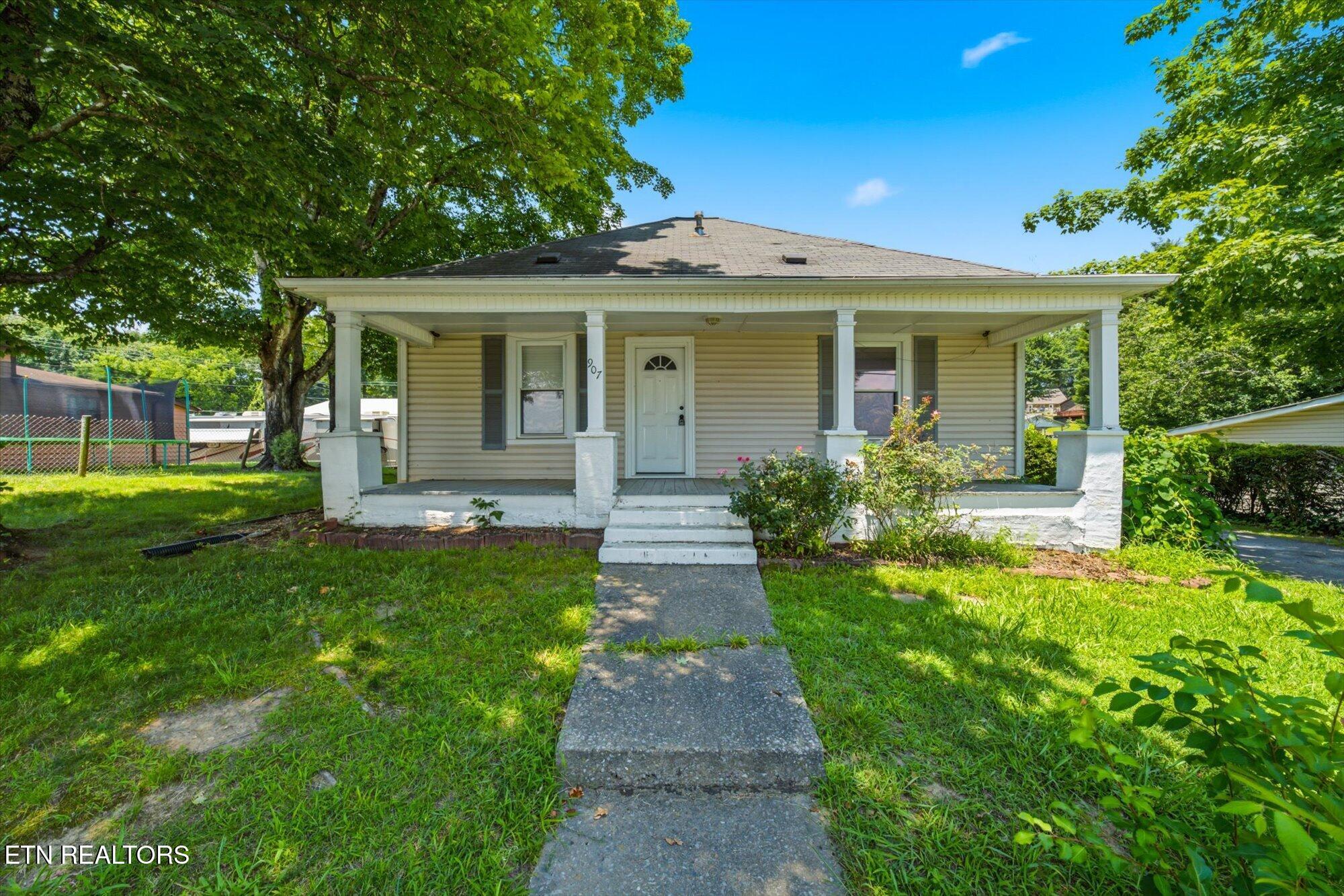 907 W 2nd Avenue Lenoir City TN 37771