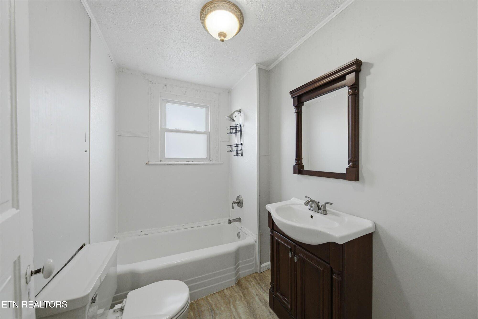 907 W 2nd Avenue Lenoir City TN 37771