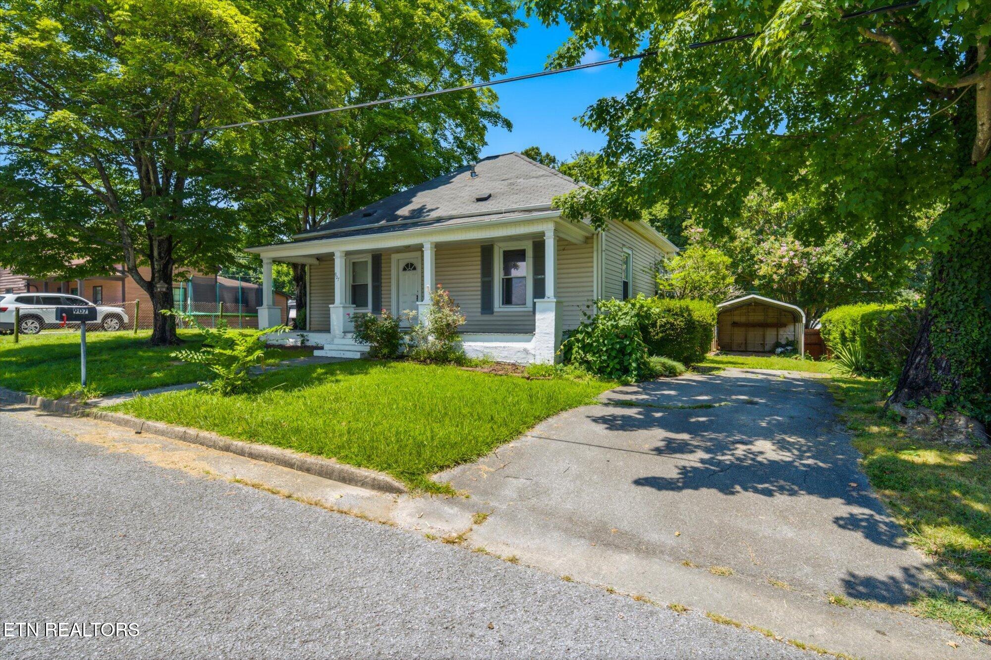 907 W 2nd Avenue Lenoir City TN 37771