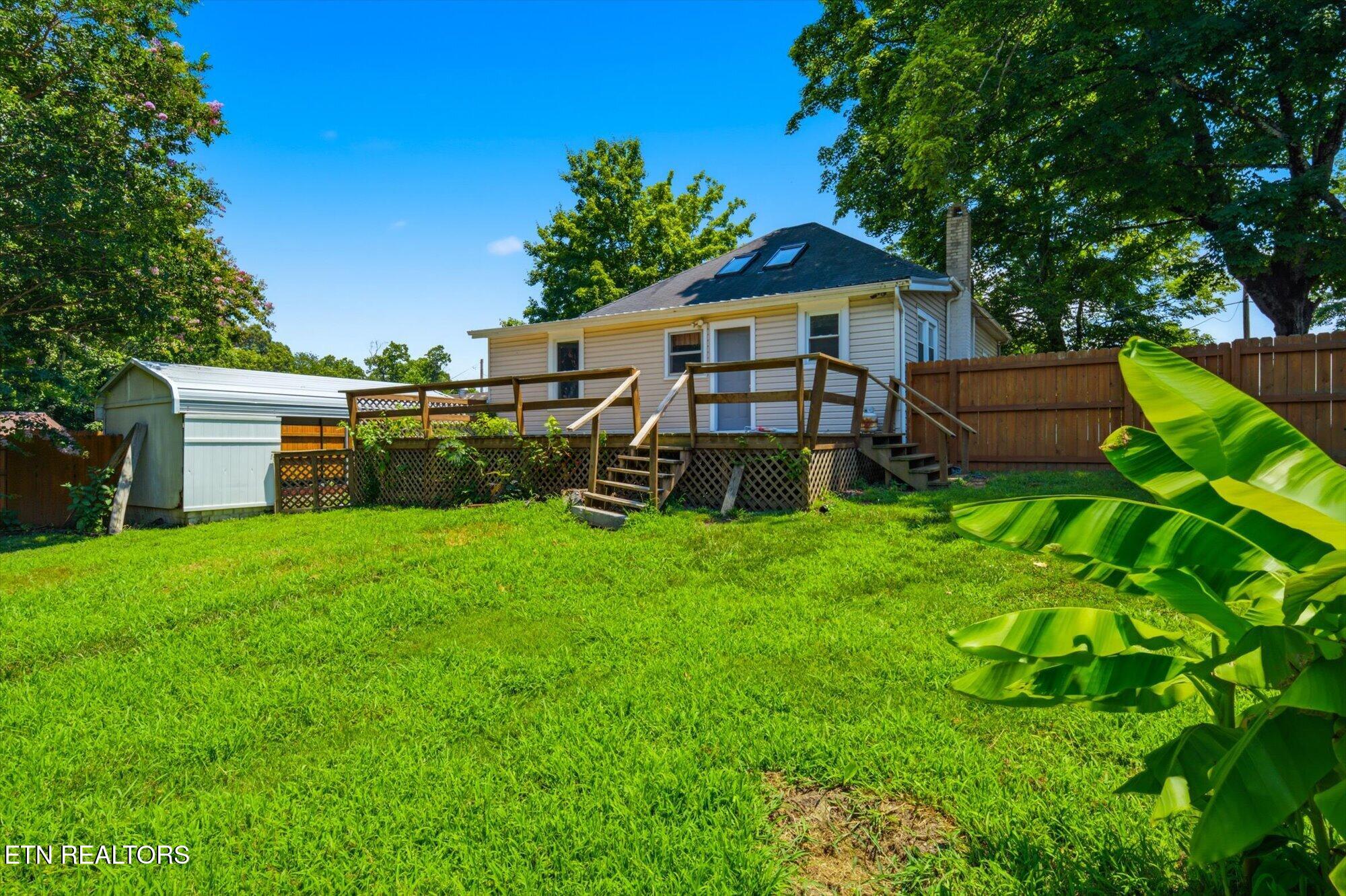 907 W 2nd Avenue Lenoir City TN 37771