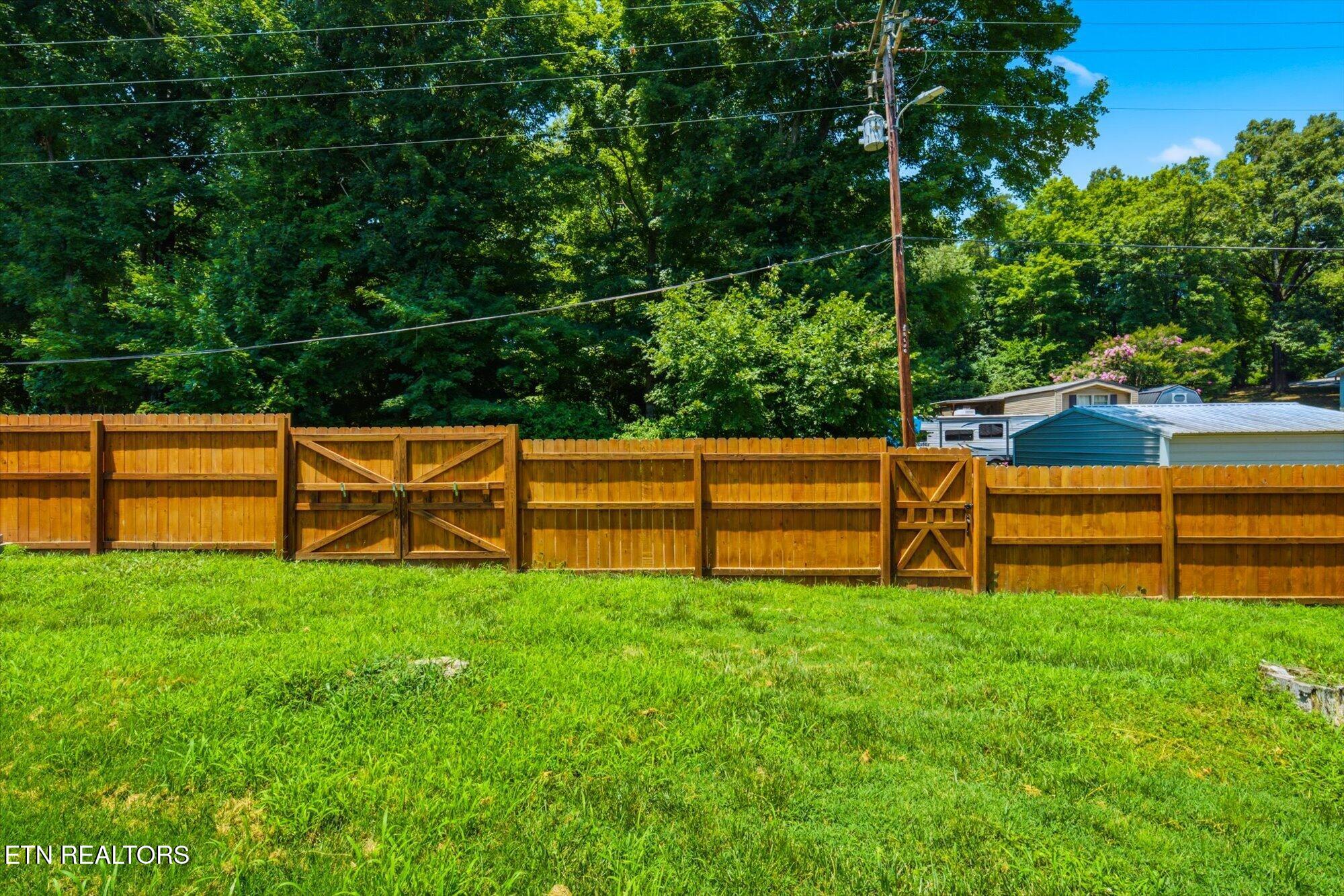 907 W 2nd Avenue Lenoir City TN 37771