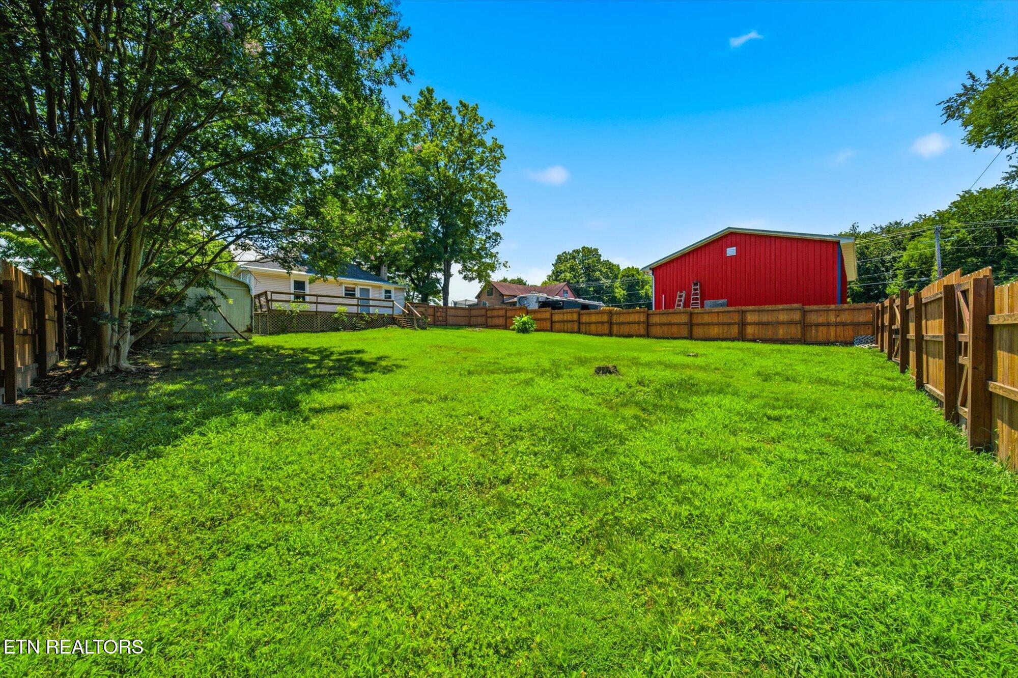 907 W 2nd Avenue Lenoir City TN 37771