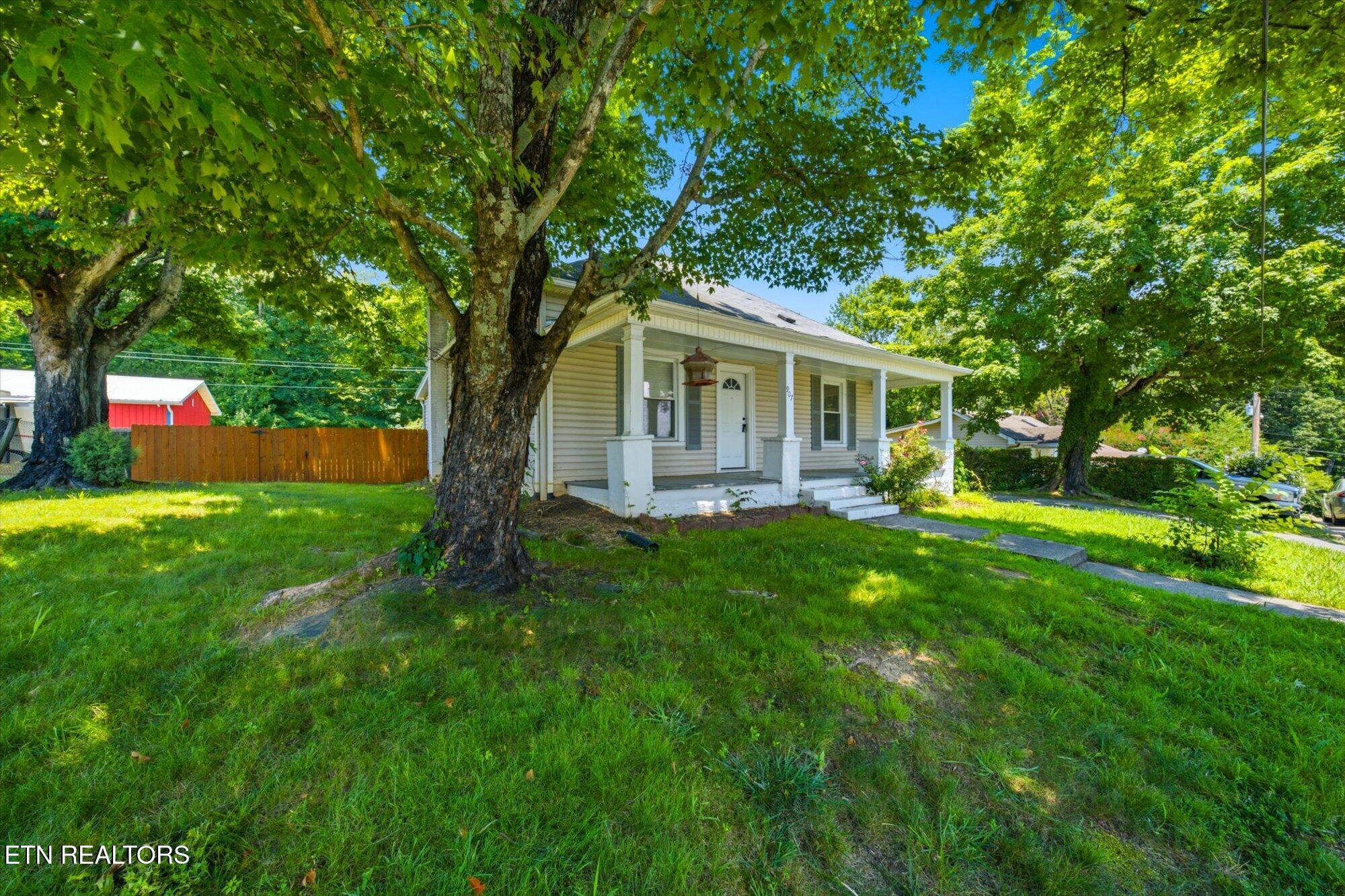 907 W 2nd Avenue Lenoir City TN 37771