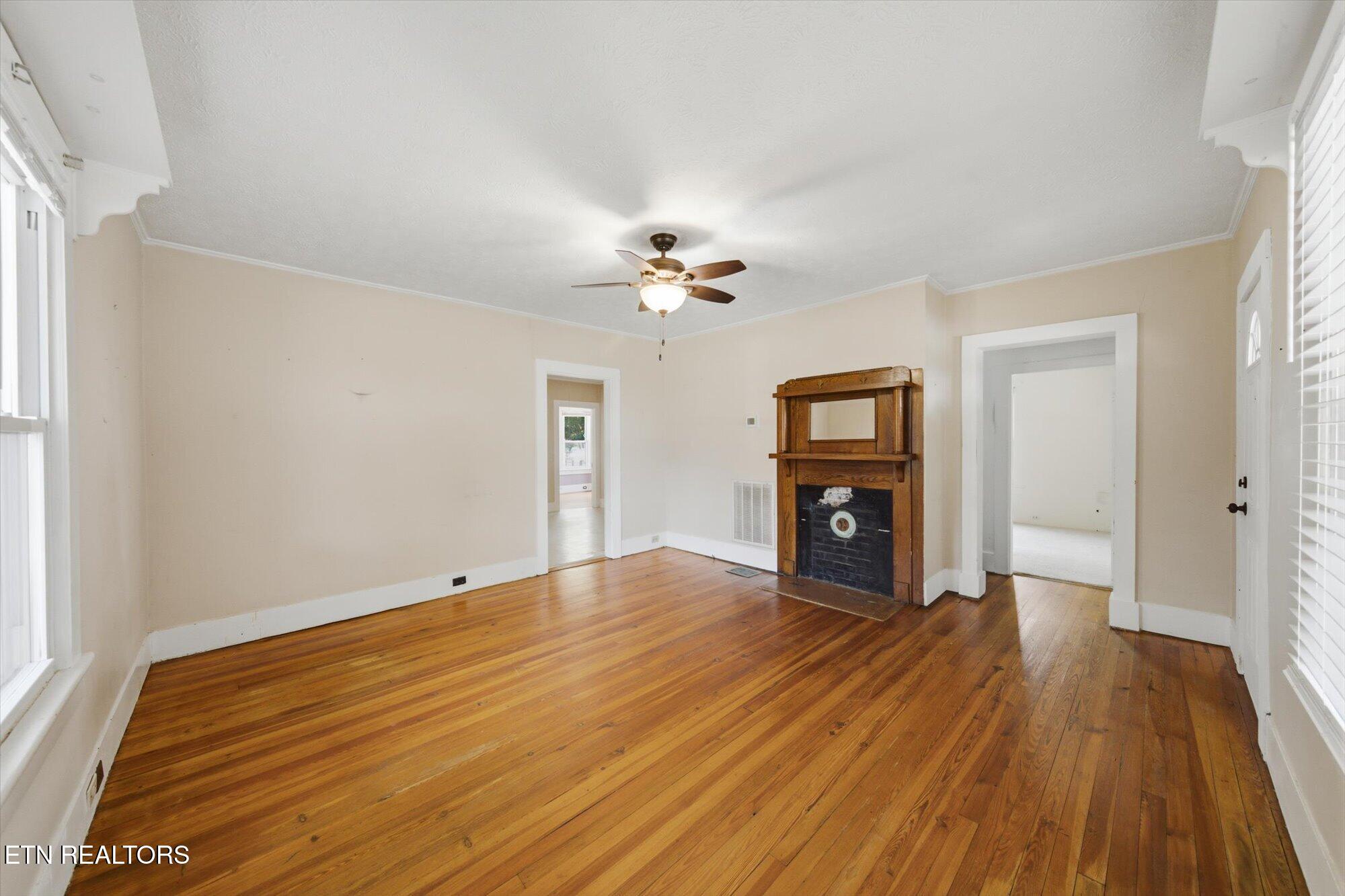 907 W 2nd Avenue Lenoir City TN 37771