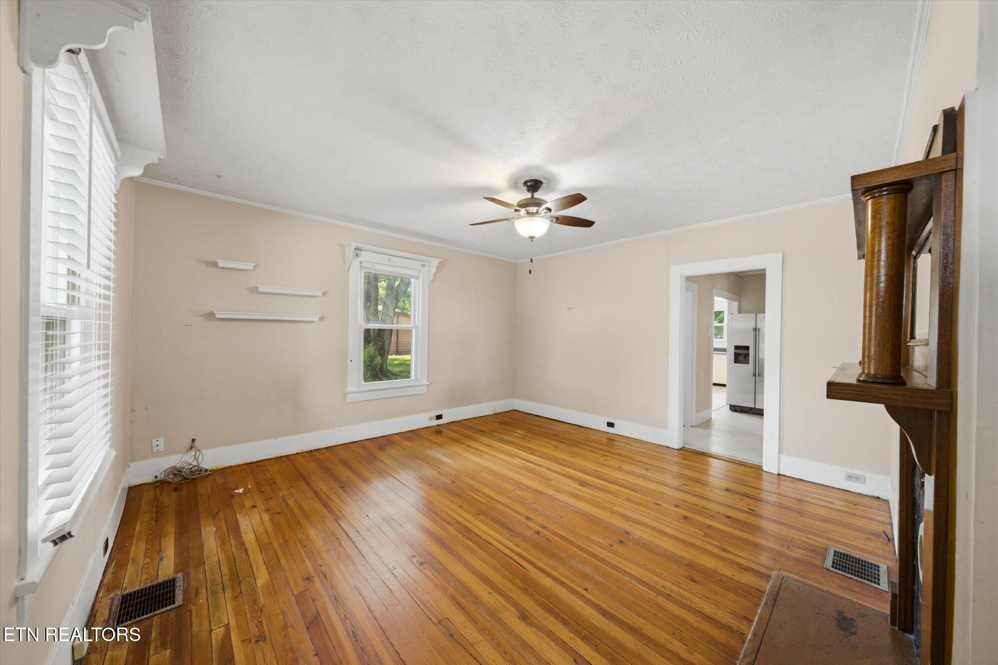 907 W 2nd Avenue Lenoir City TN 37771