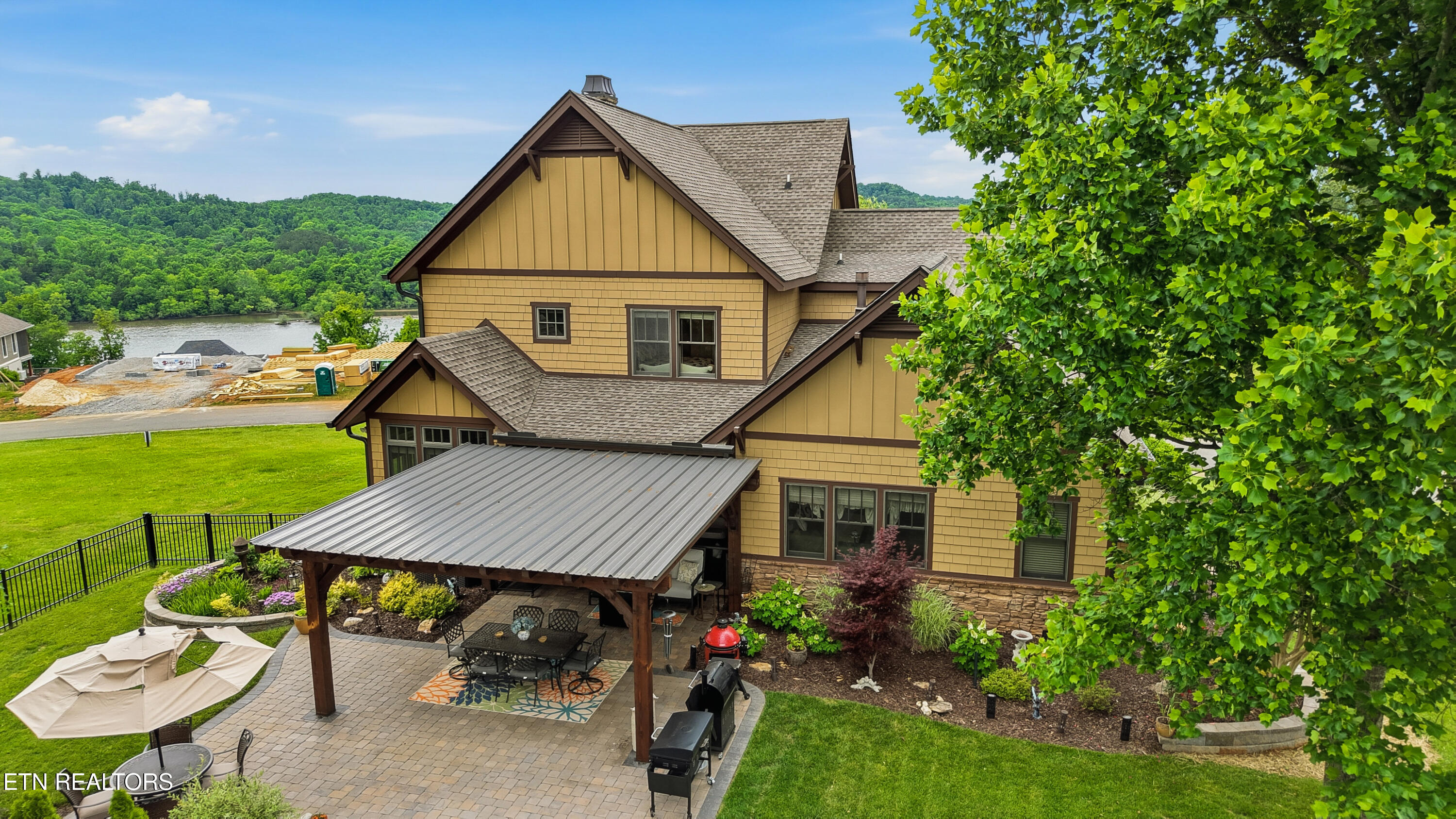 2620 Persimmon Loudon TN 37774