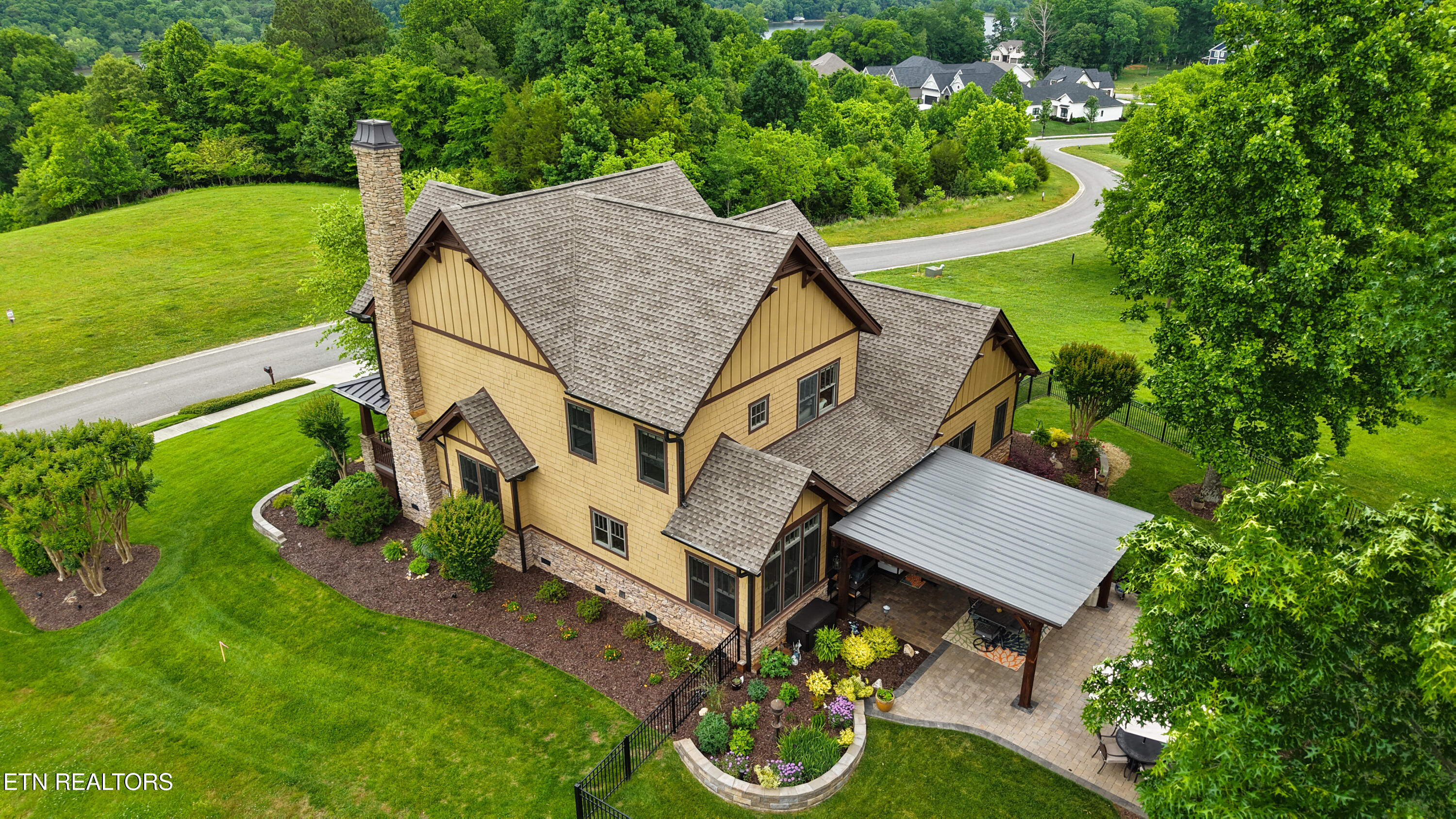 2620 Persimmon Loudon TN 37774