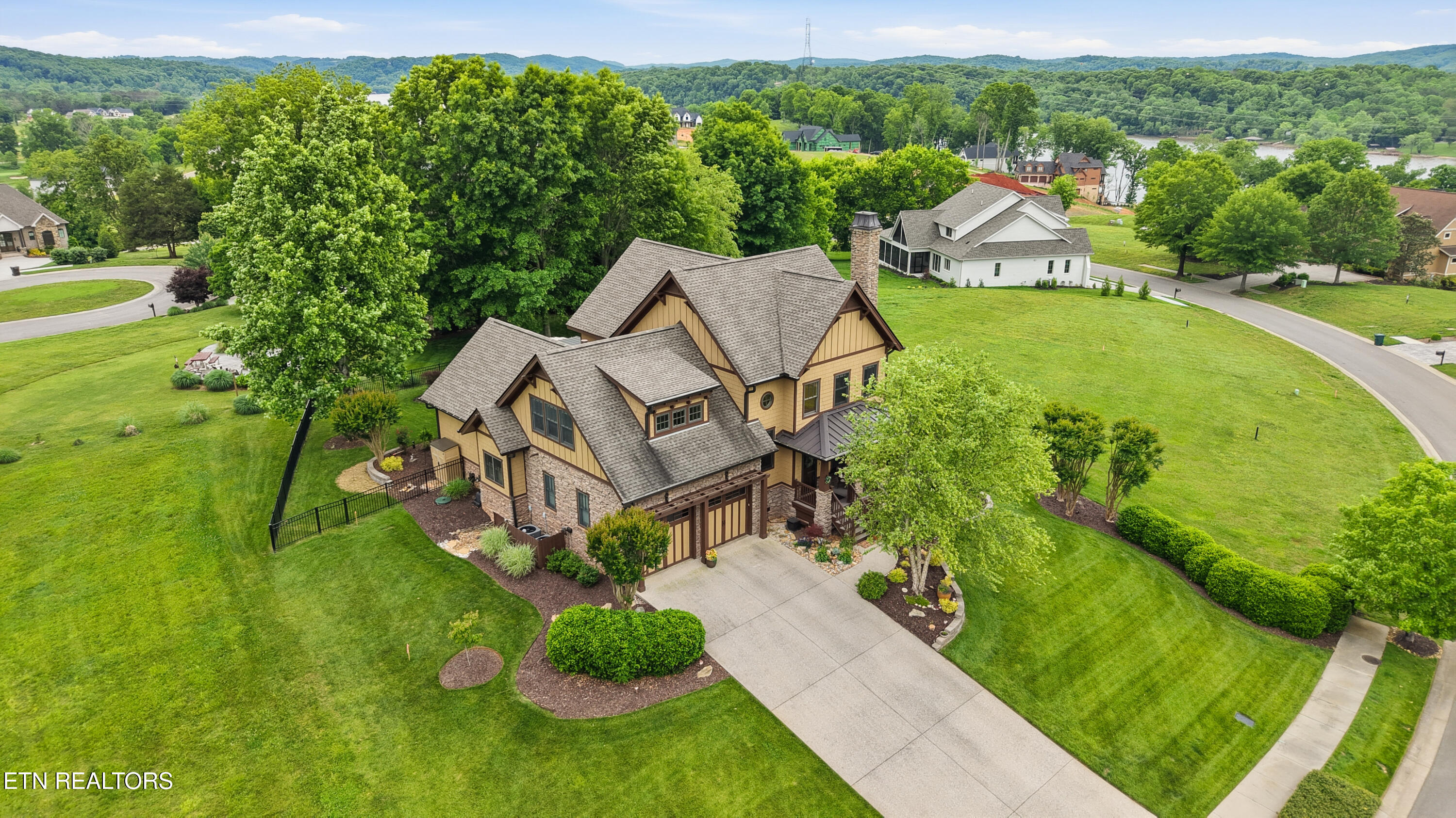 2620 Persimmon Loudon TN 37774