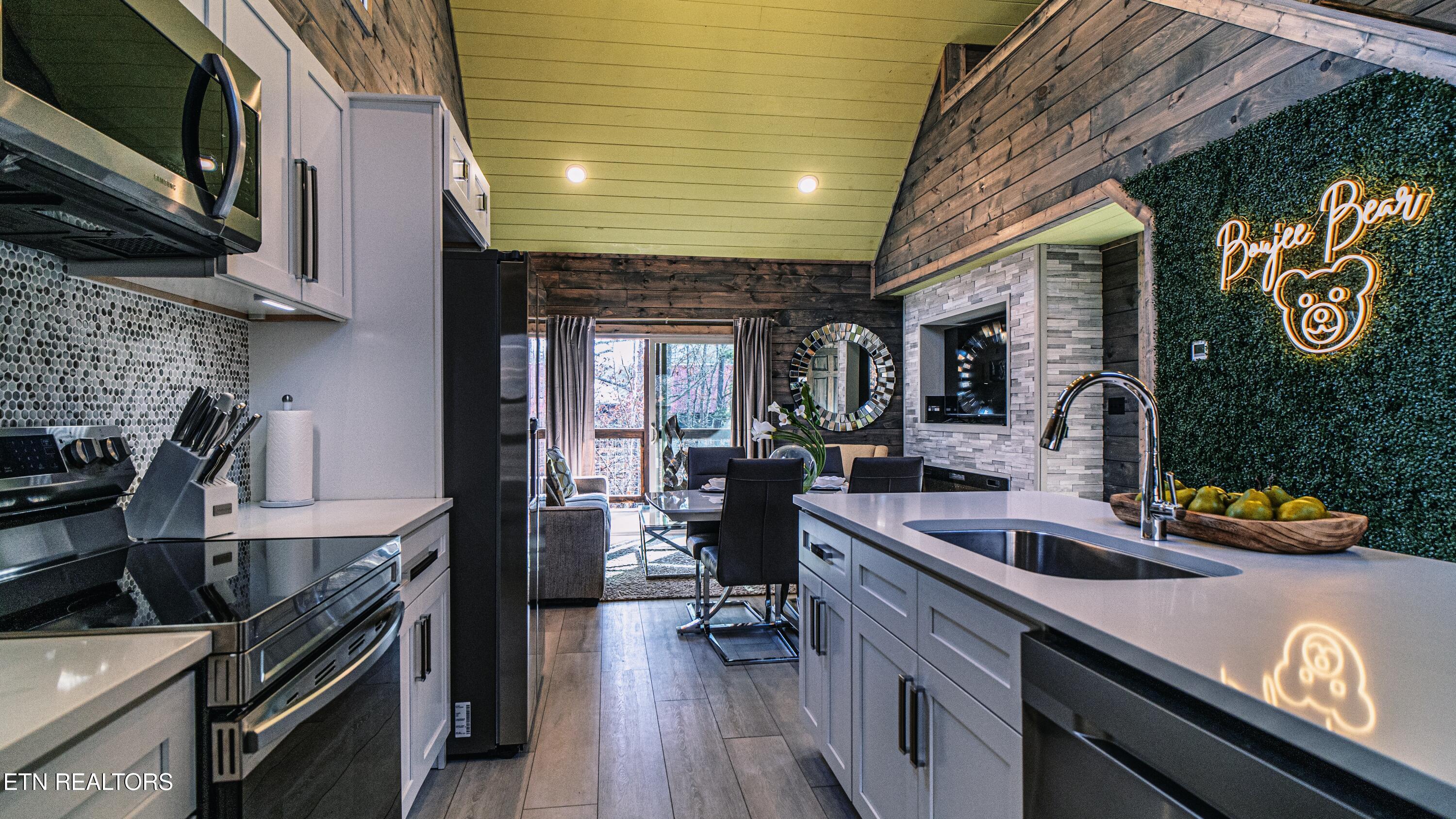 233 Cherokee Path Way Sevierville TN 37876
