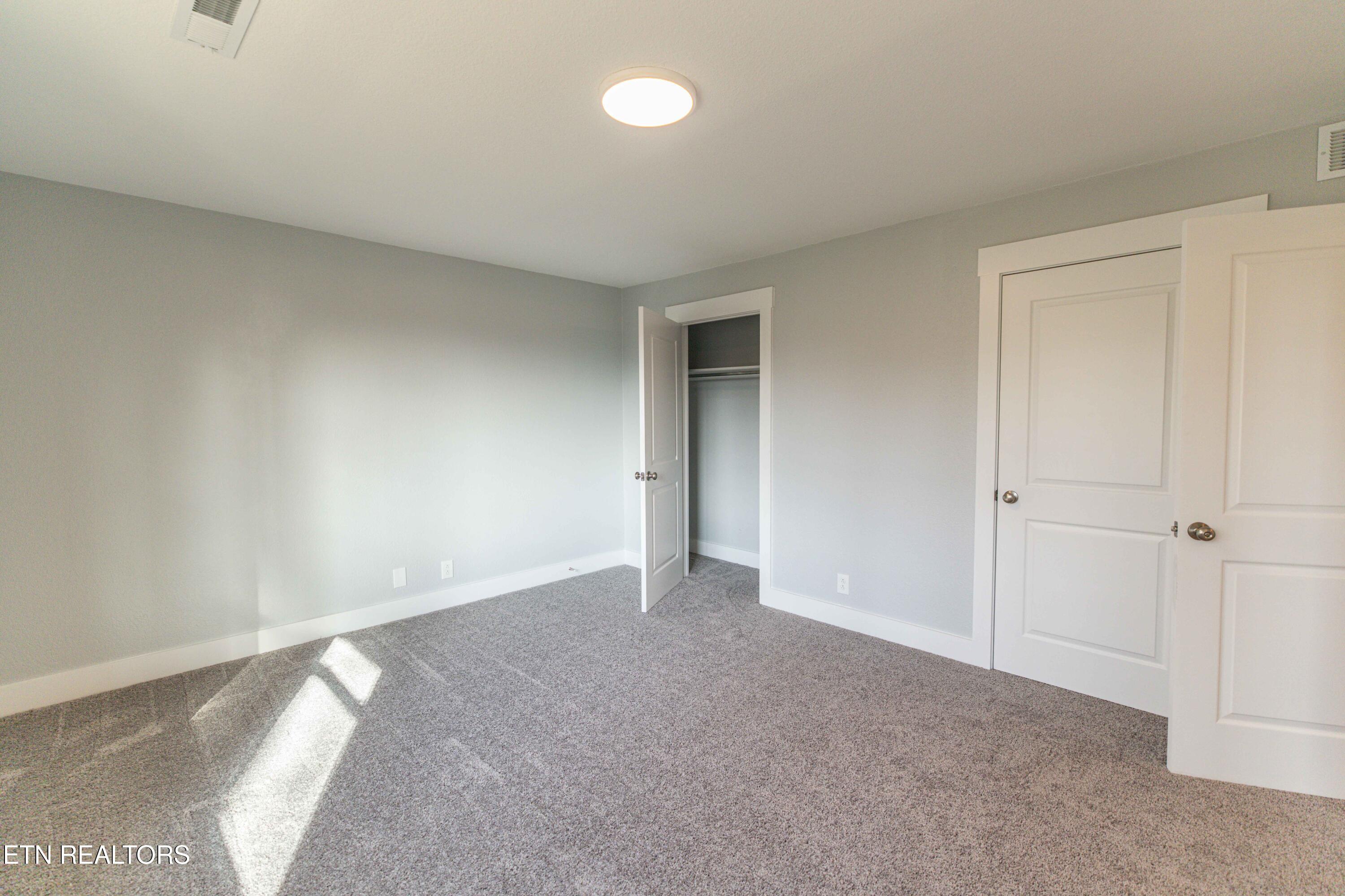 1909 Matthew Lane Knoxville TN 37923