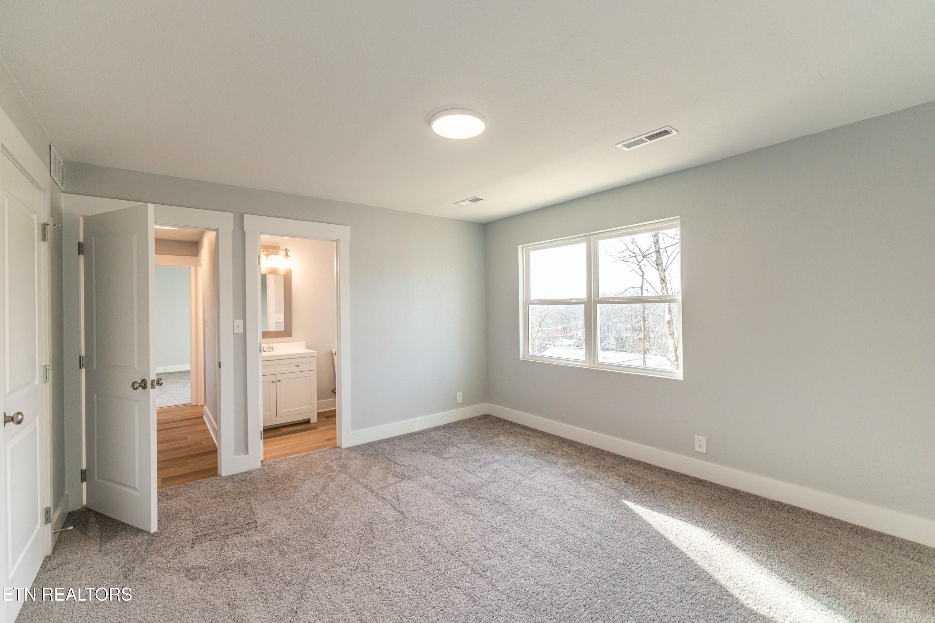 1909 Matthew Lane Knoxville TN 37923