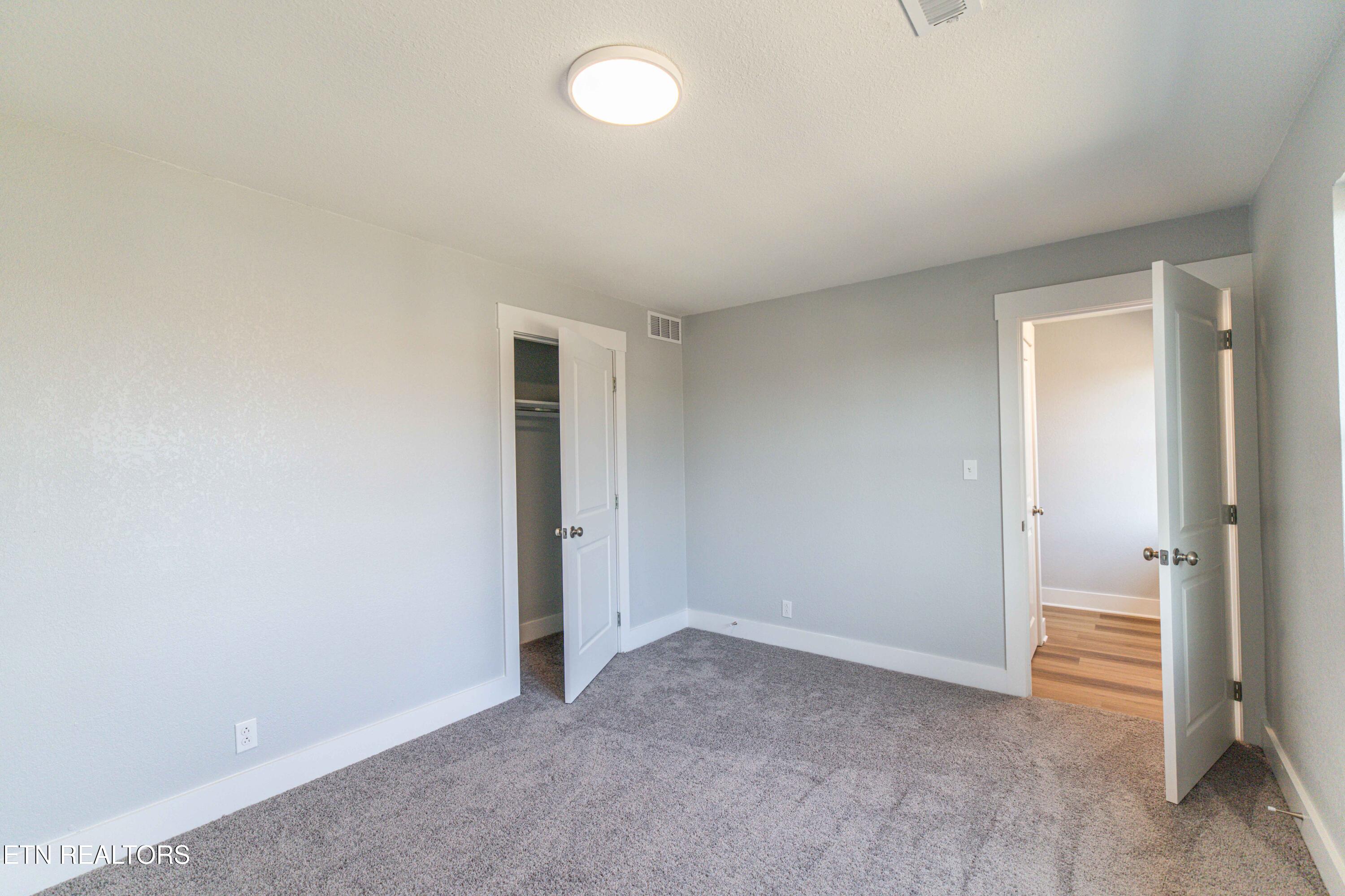 1909 Matthew Lane Knoxville TN 37923