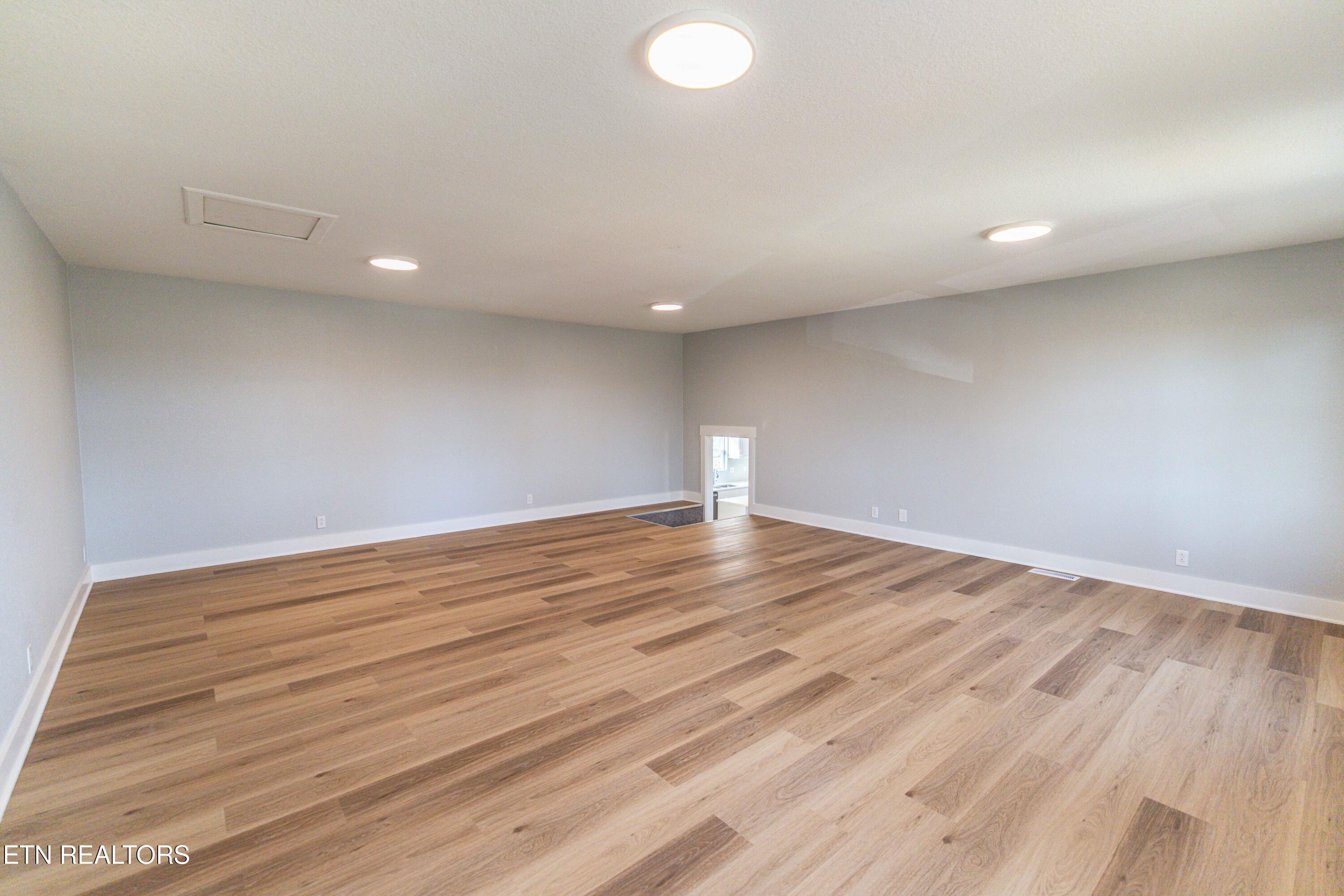 1909 Matthew Lane Knoxville TN 37923