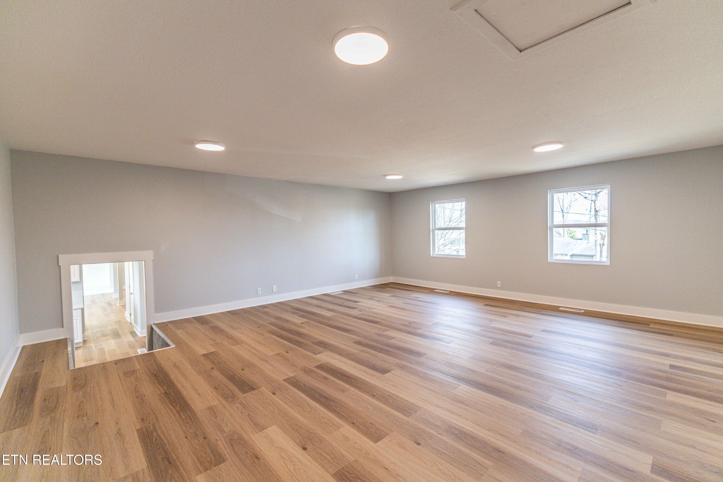 1909 Matthew Lane Knoxville TN 37923