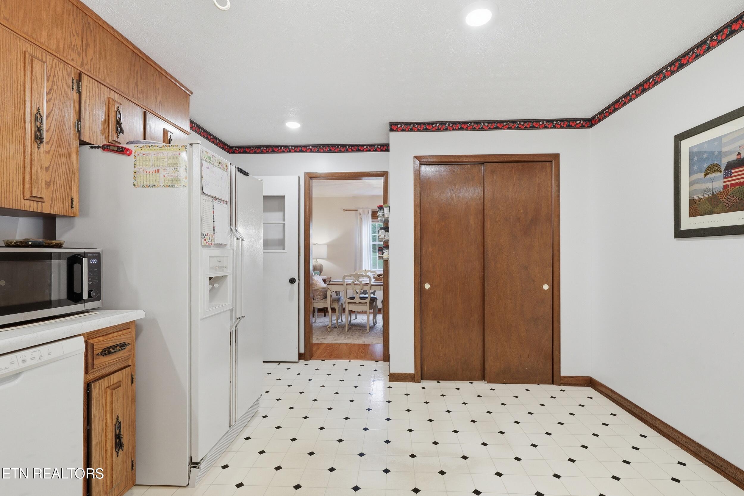 1328 Hillvale Road Louisville TN 37777