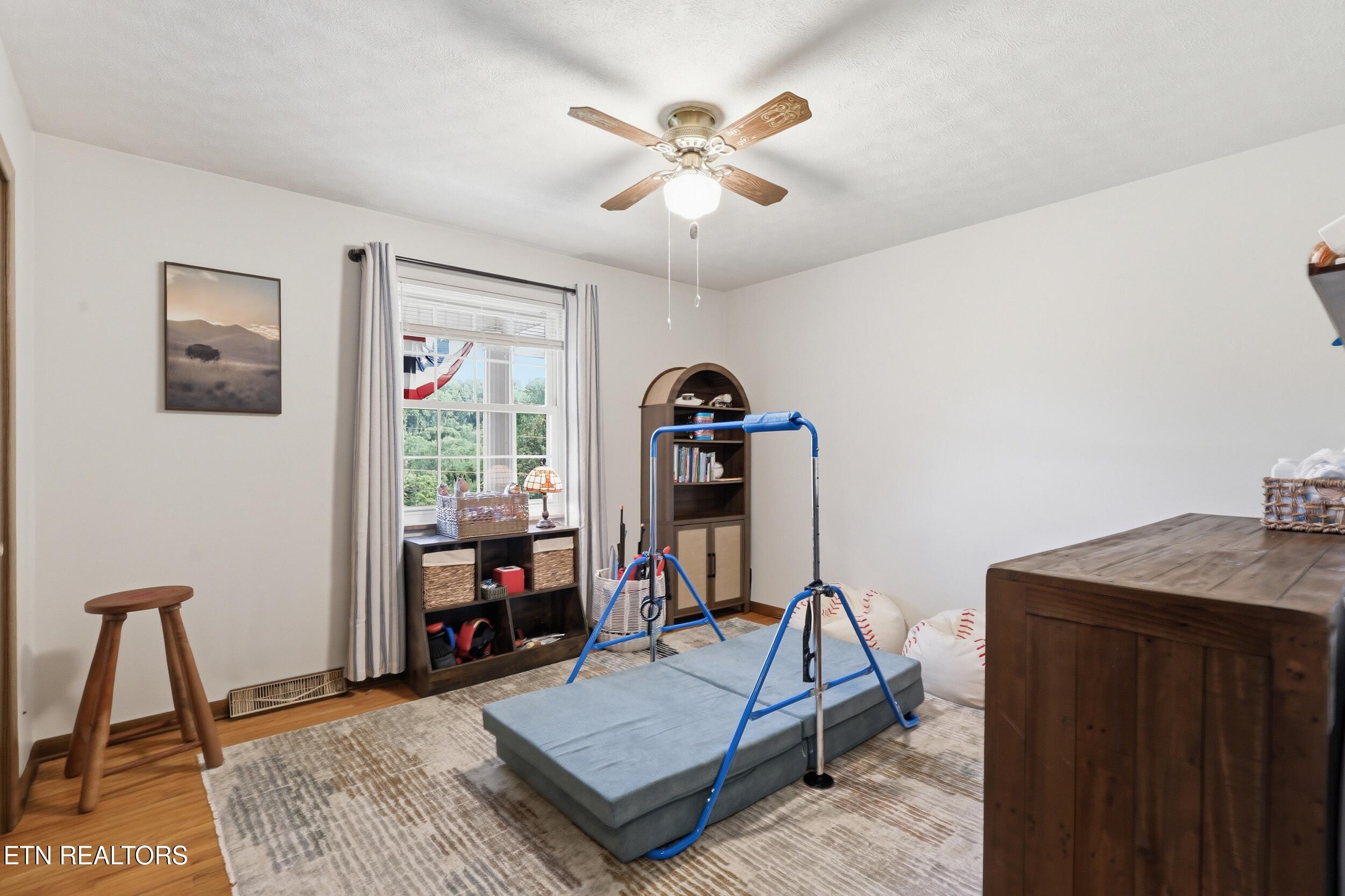 1328 Hillvale Road Louisville TN 37777