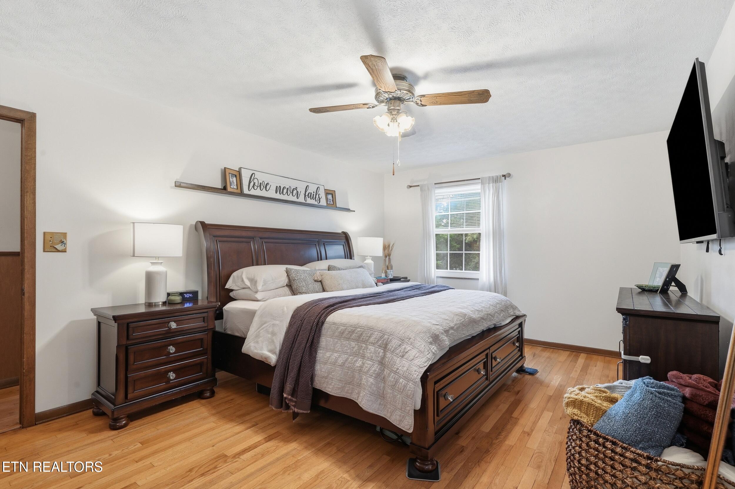 1328 Hillvale Road Louisville TN 37777