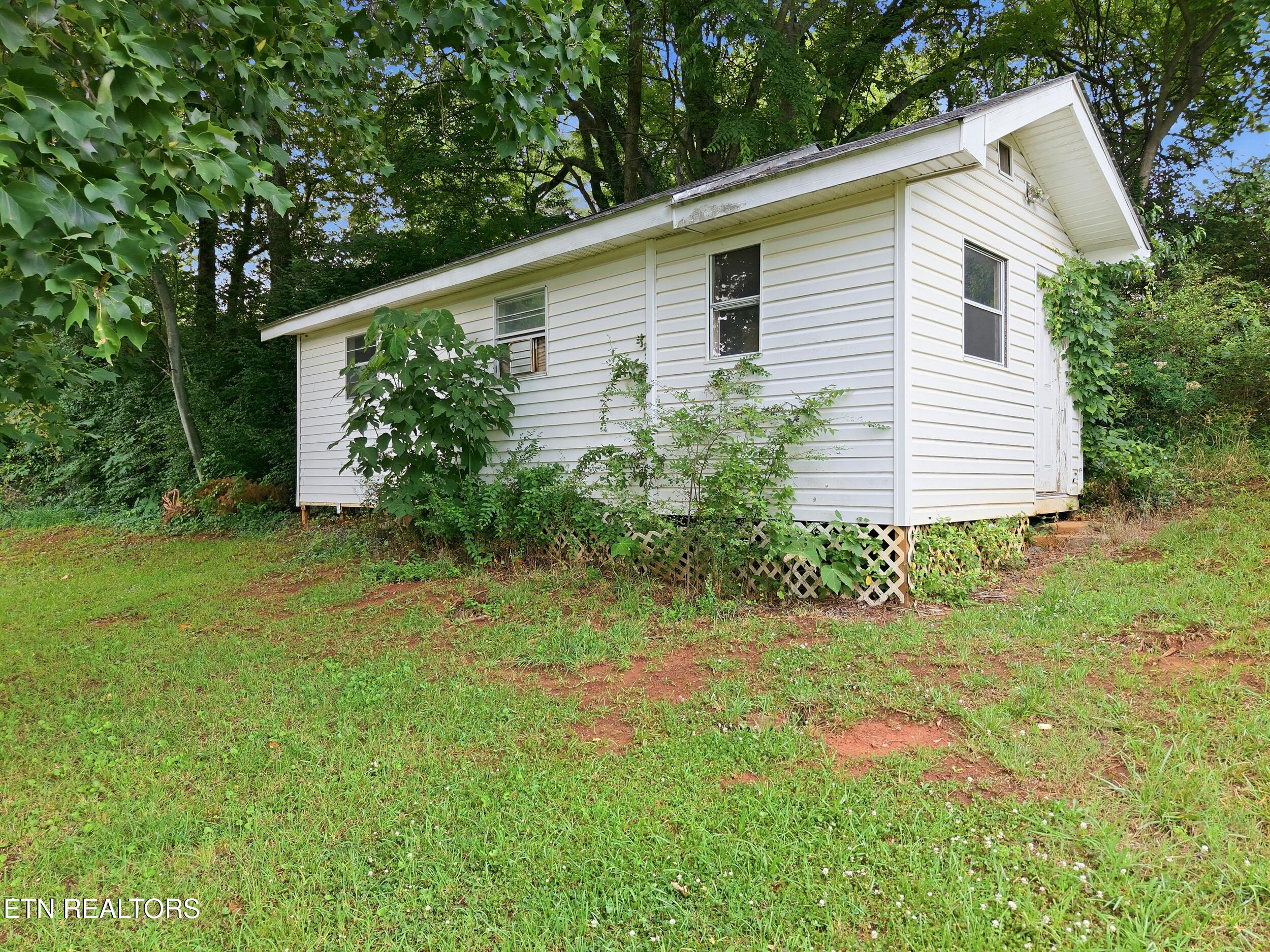 1328 Hillvale Road Louisville TN 37777