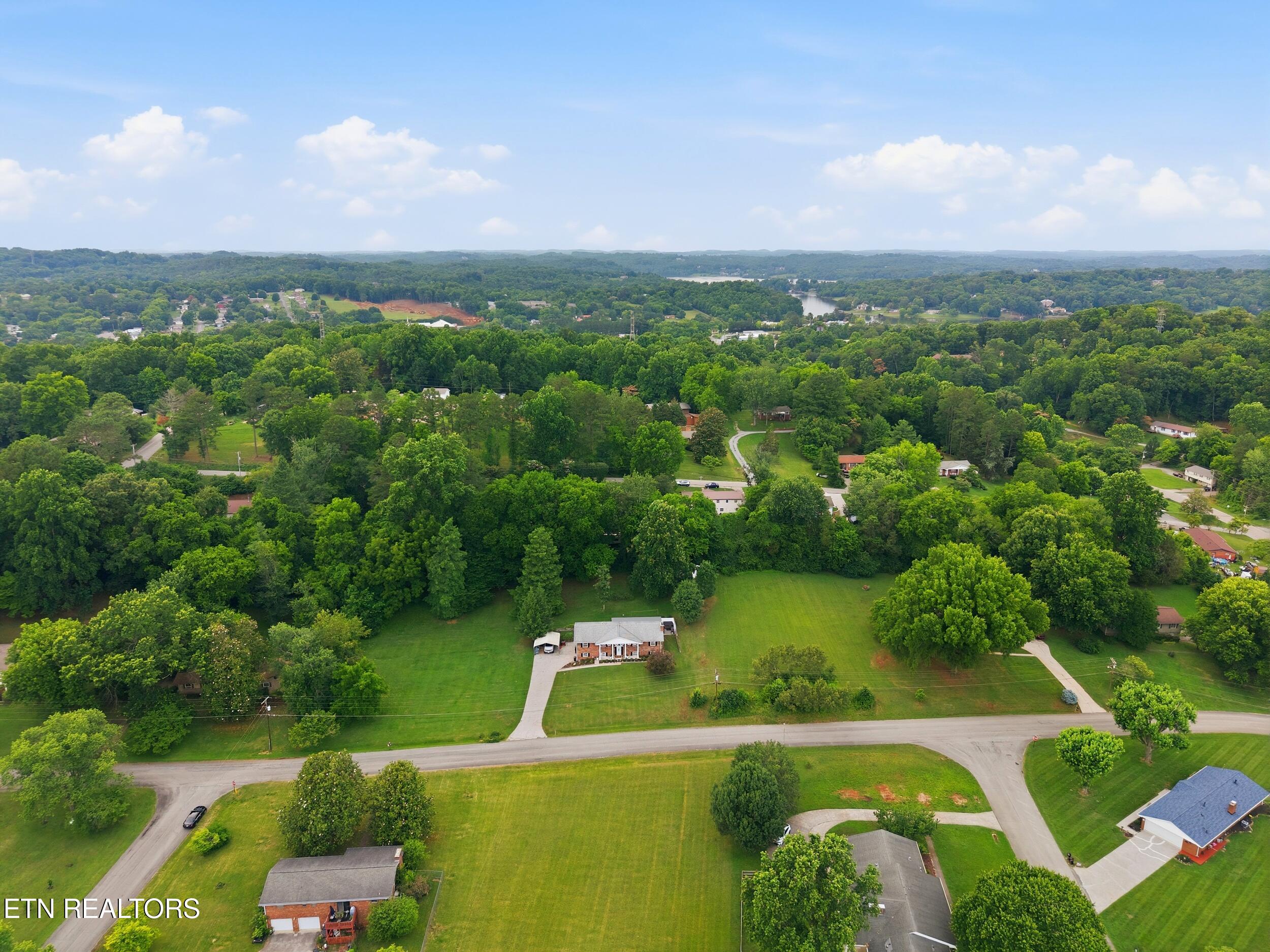 1328 Hillvale Road Louisville TN 37777