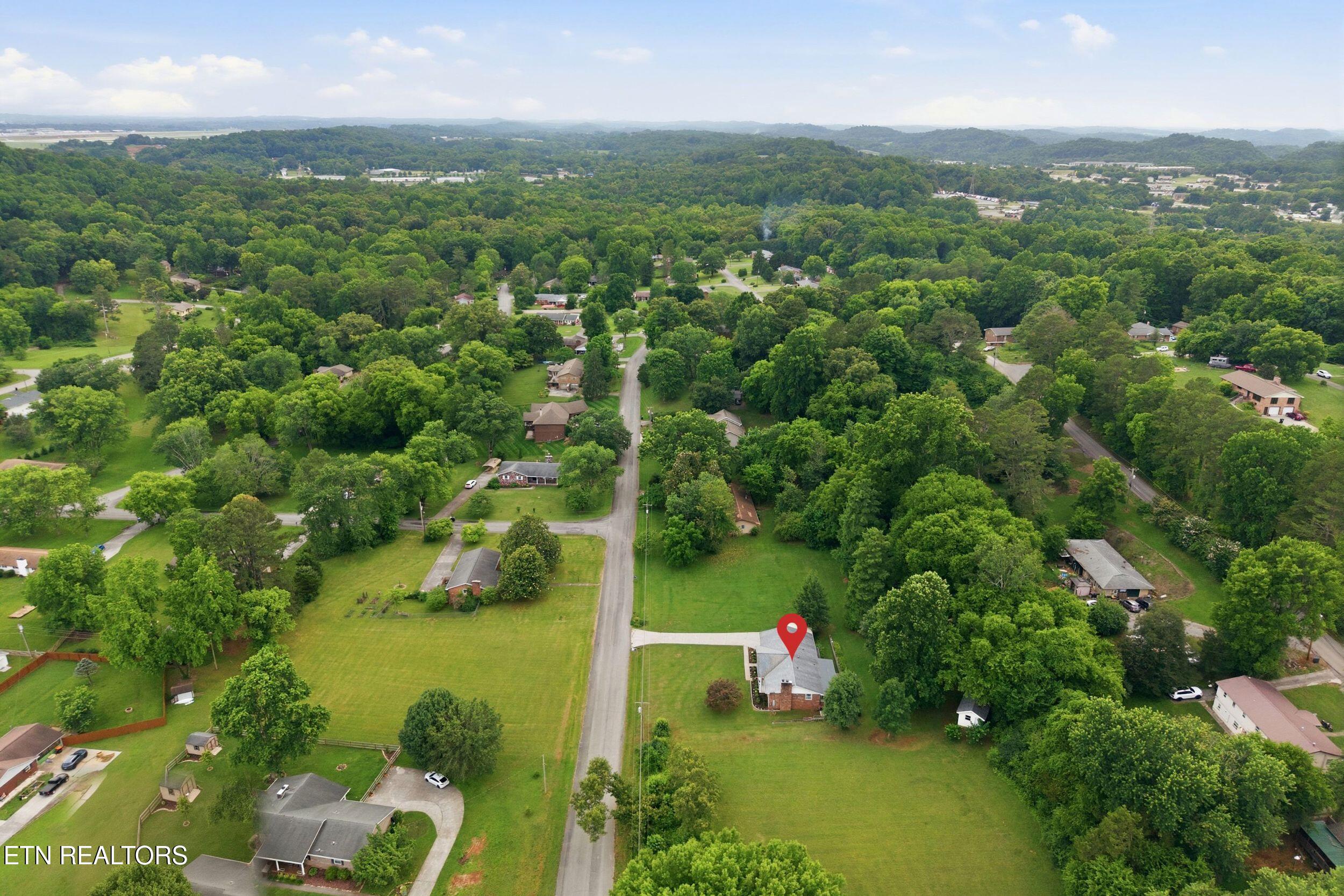 1328 Hillvale Road Louisville TN 37777