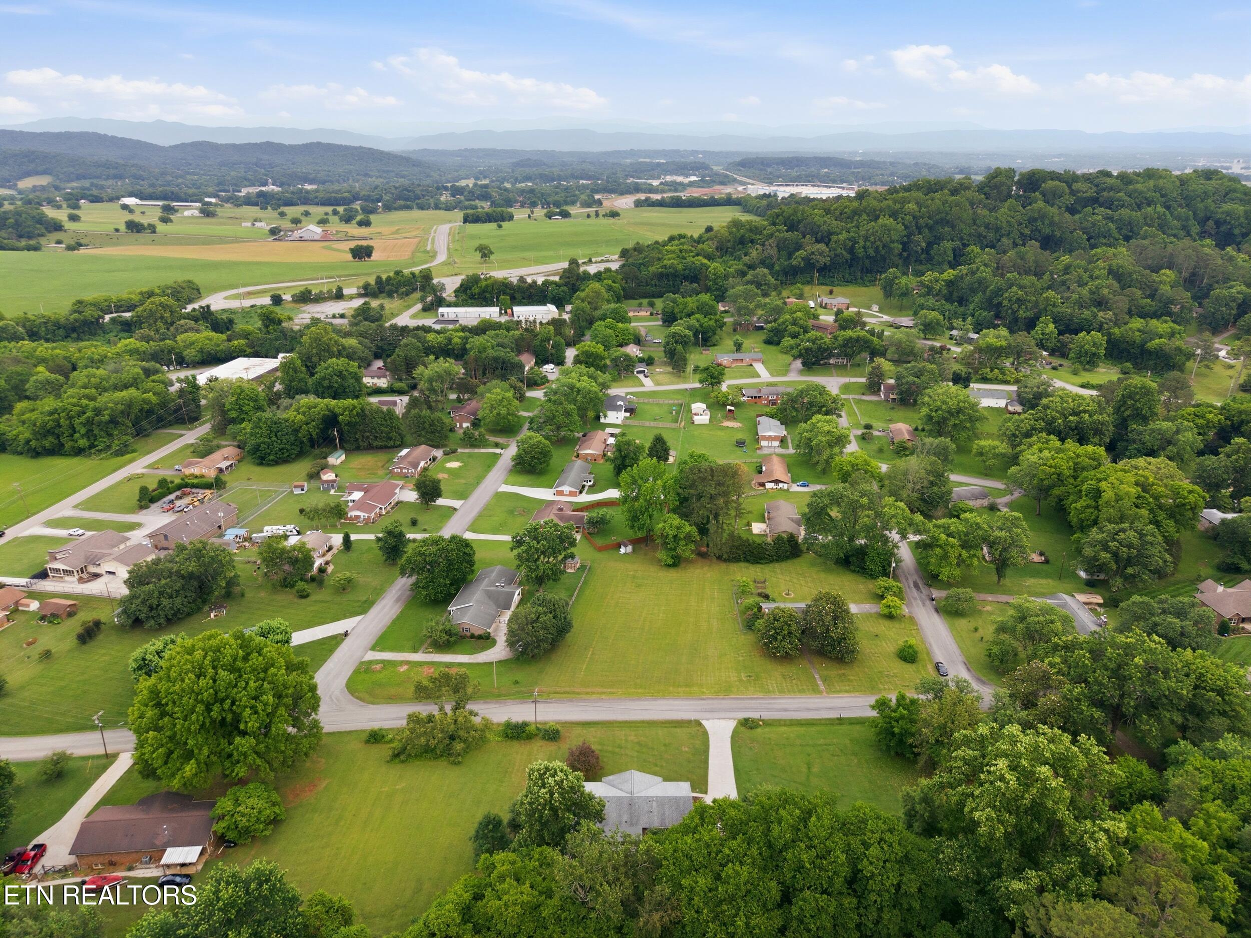 1328 Hillvale Road Louisville TN 37777