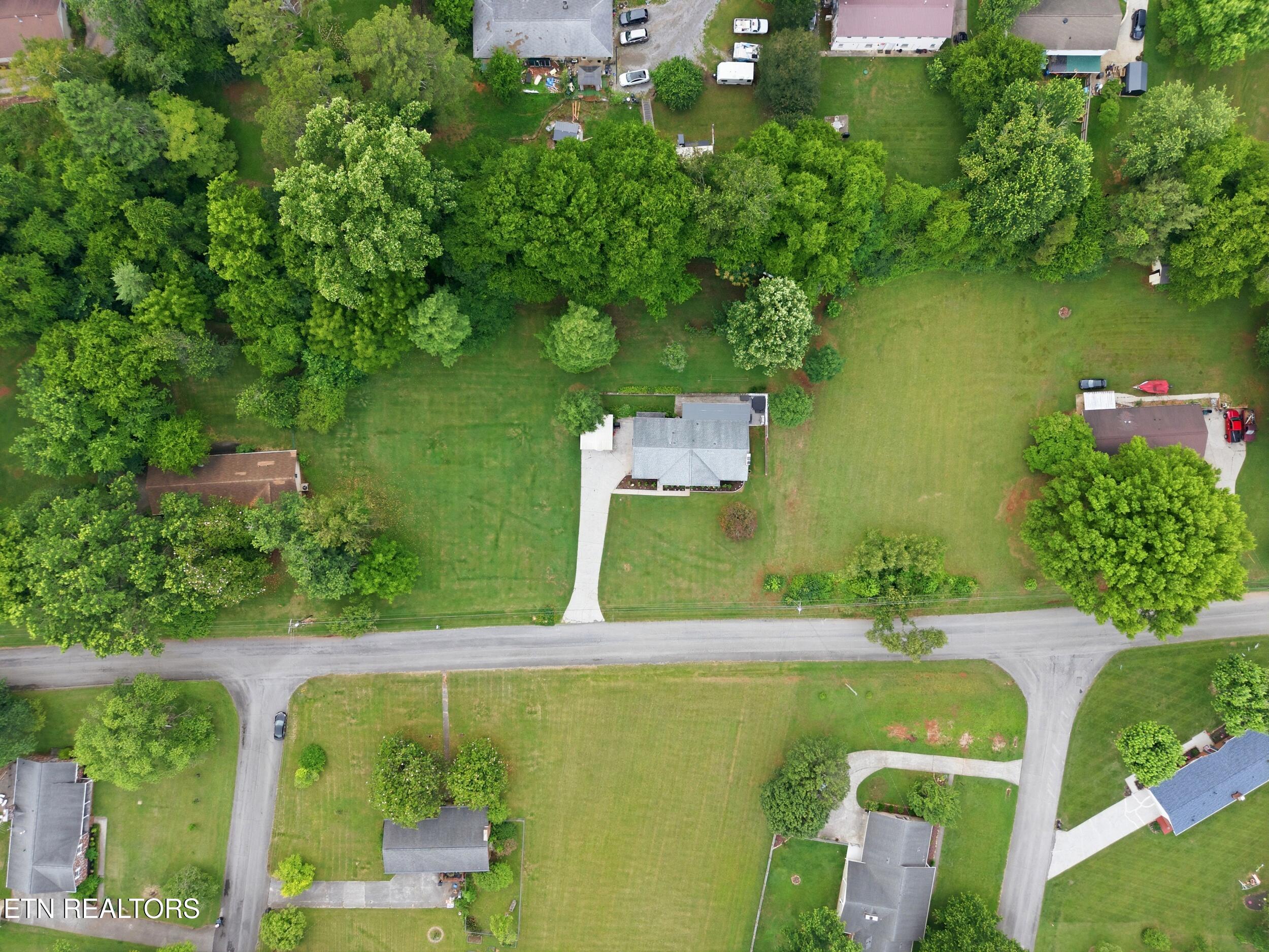 1328 Hillvale Road Louisville TN 37777