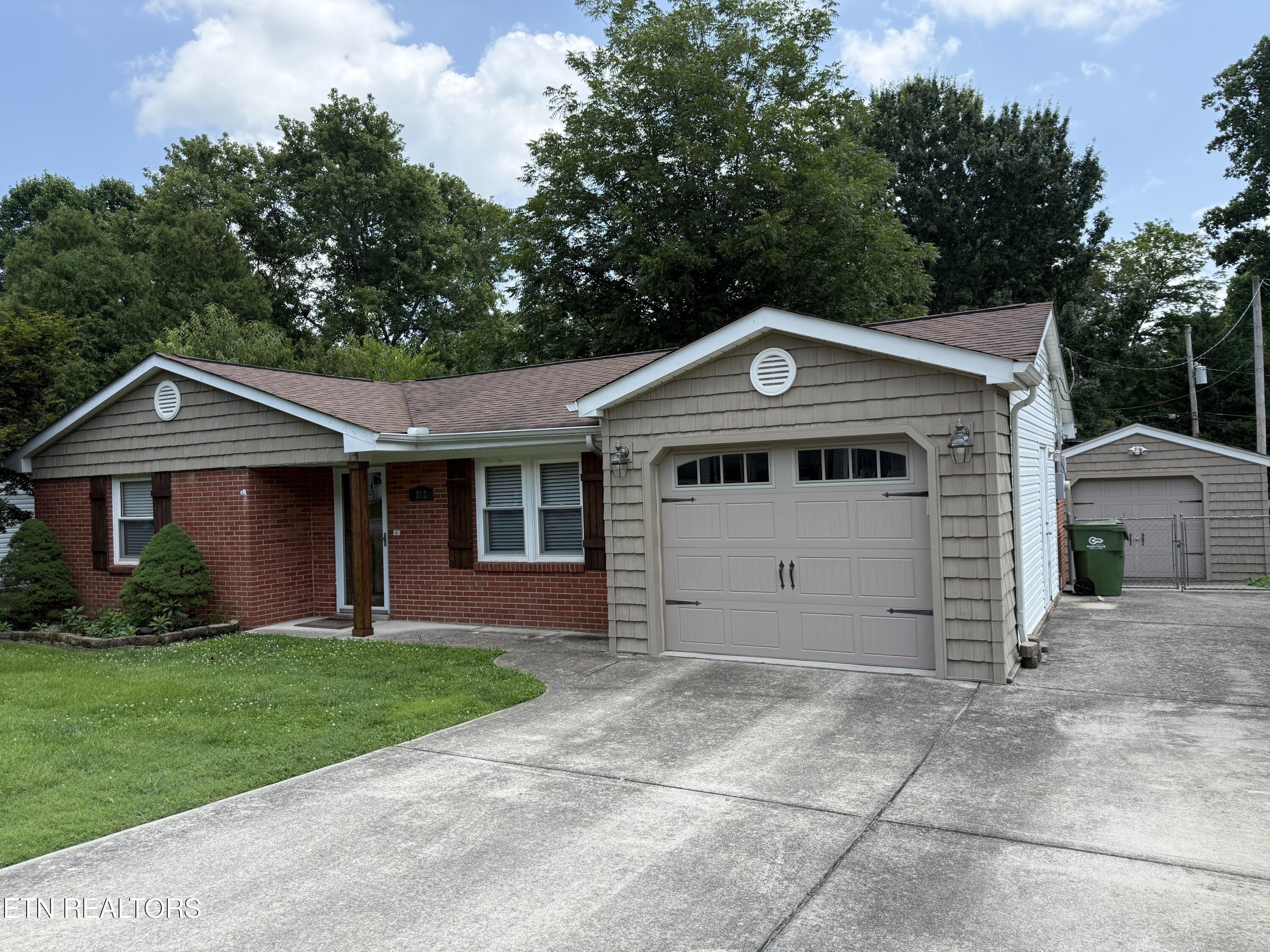 212 Barnes Avenue Maryville TN 37803