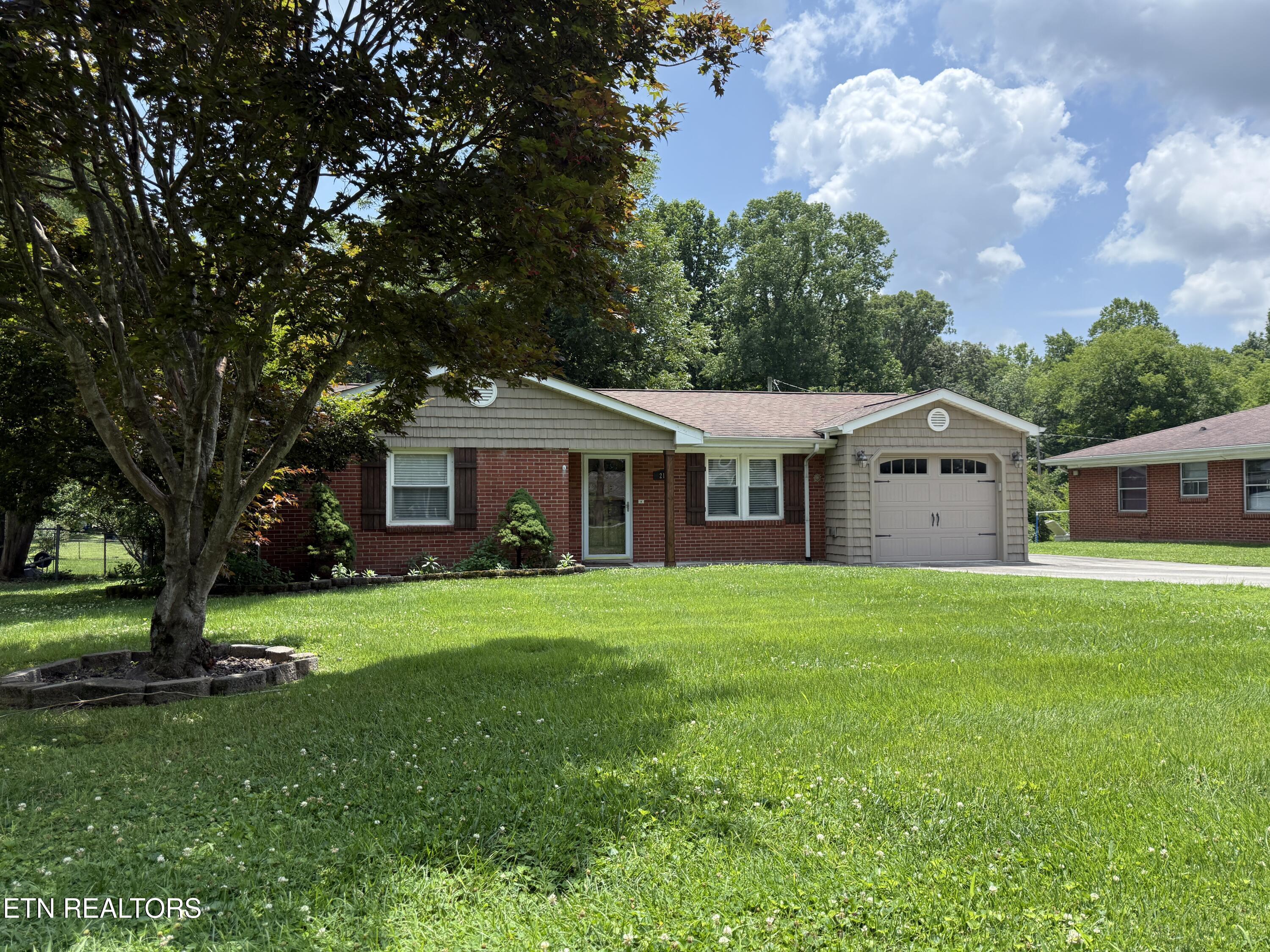 212 Barnes Avenue Maryville TN 37803