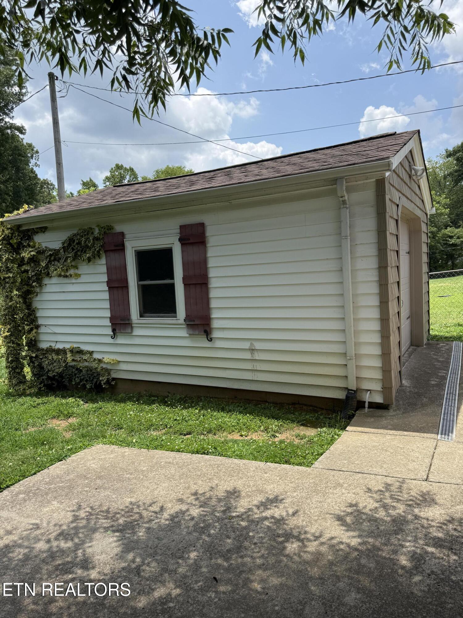 212 Barnes Avenue Maryville TN 37803