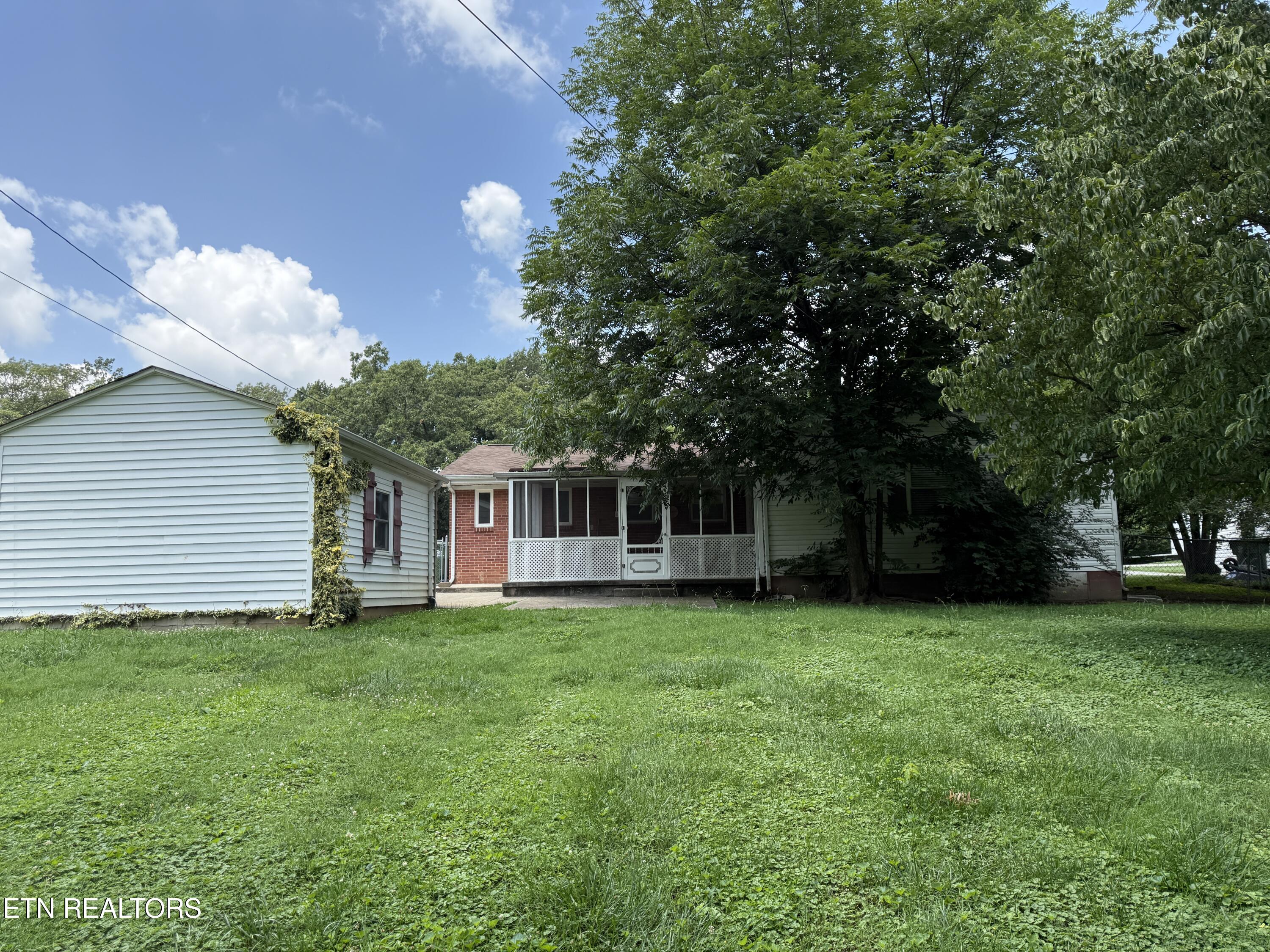 212 Barnes Avenue Maryville TN 37803