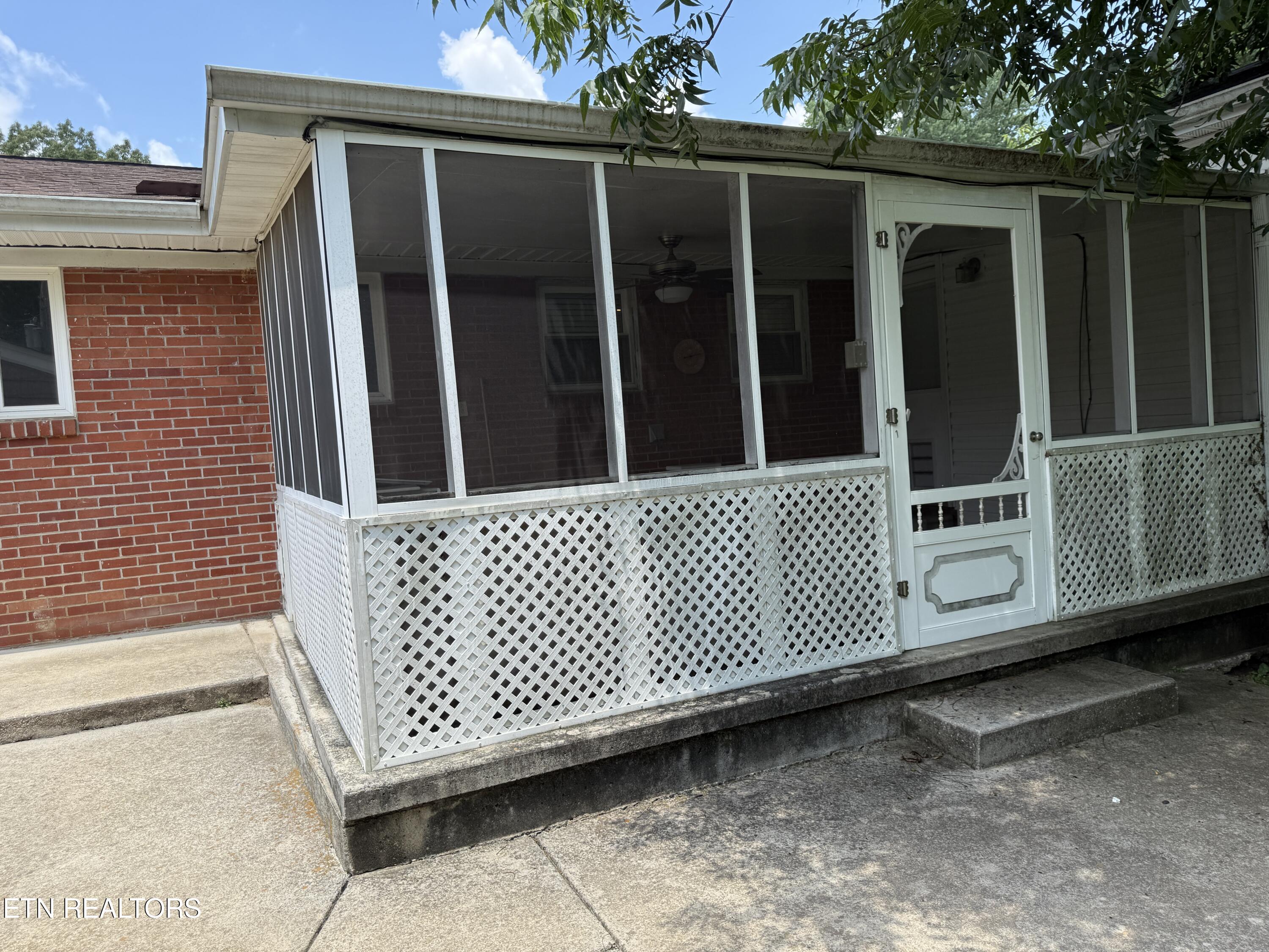 212 Barnes Avenue Maryville TN 37803