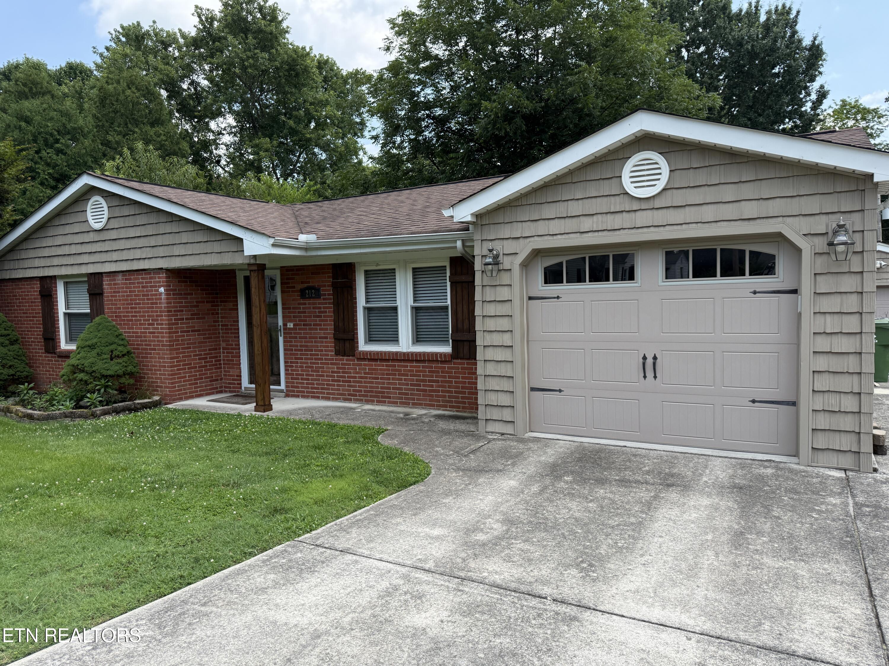 212 Barnes Avenue Maryville TN 37803