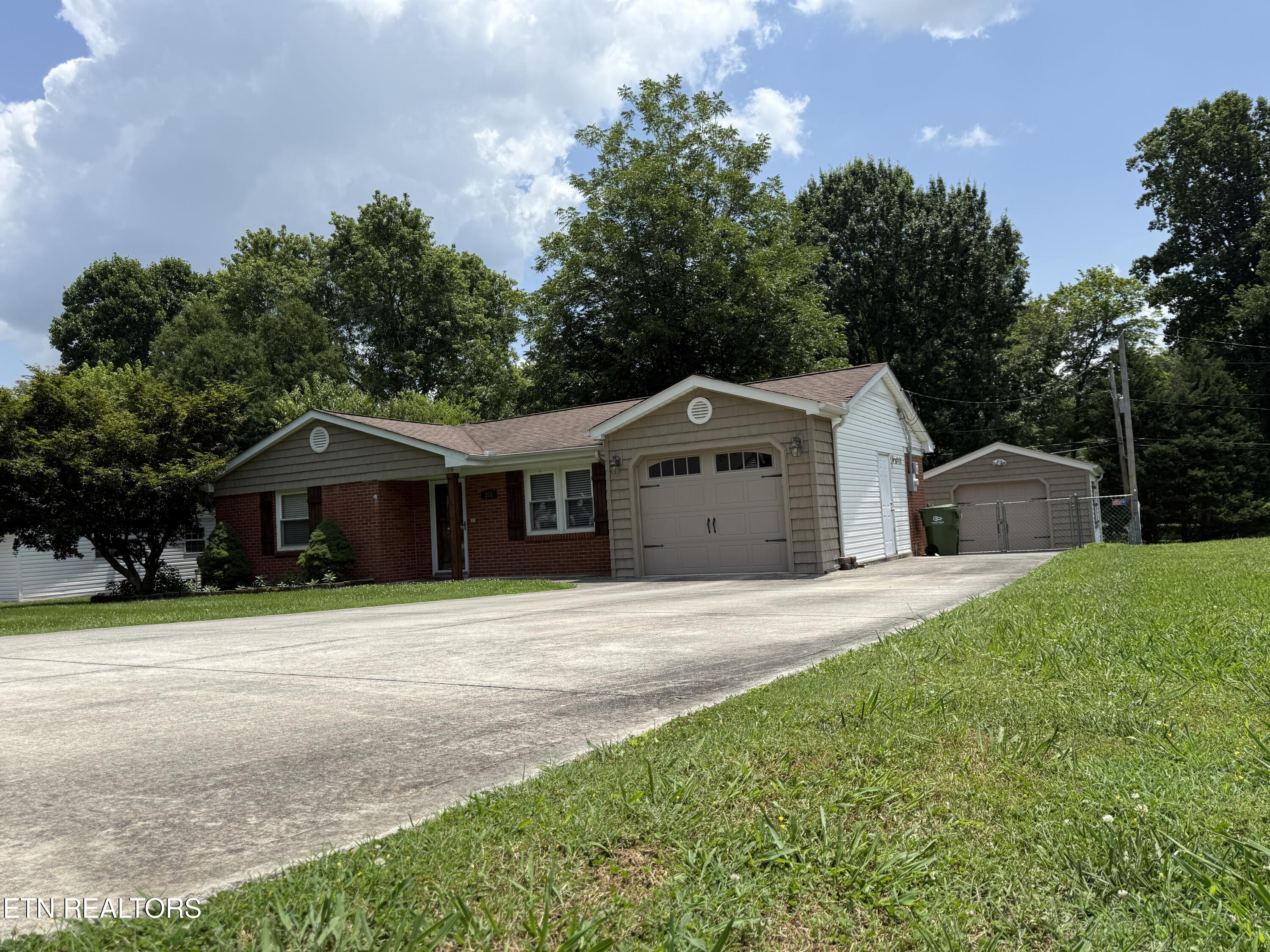 212 Barnes Avenue Maryville TN 37803