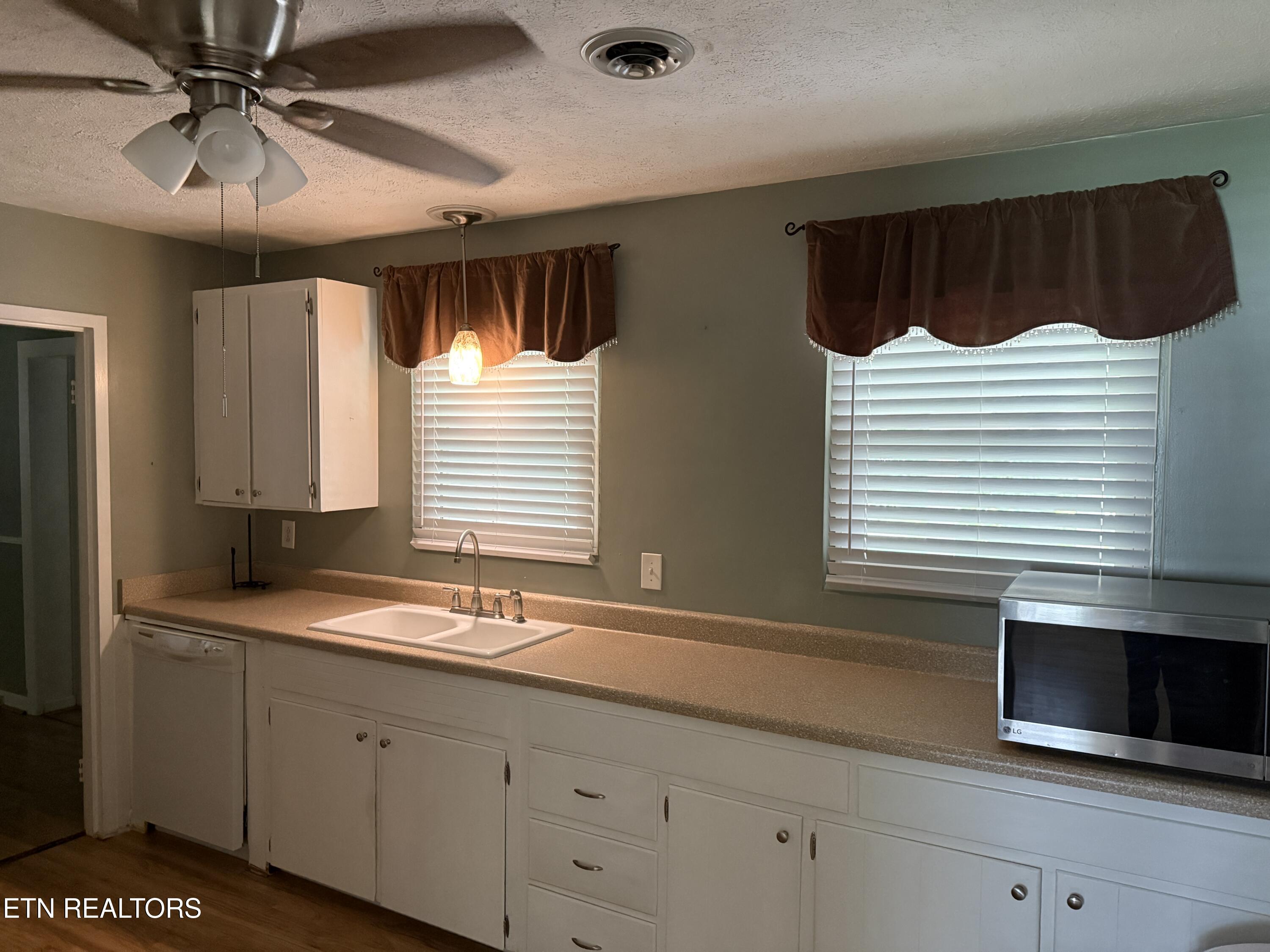 212 Barnes Avenue Maryville TN 37803
