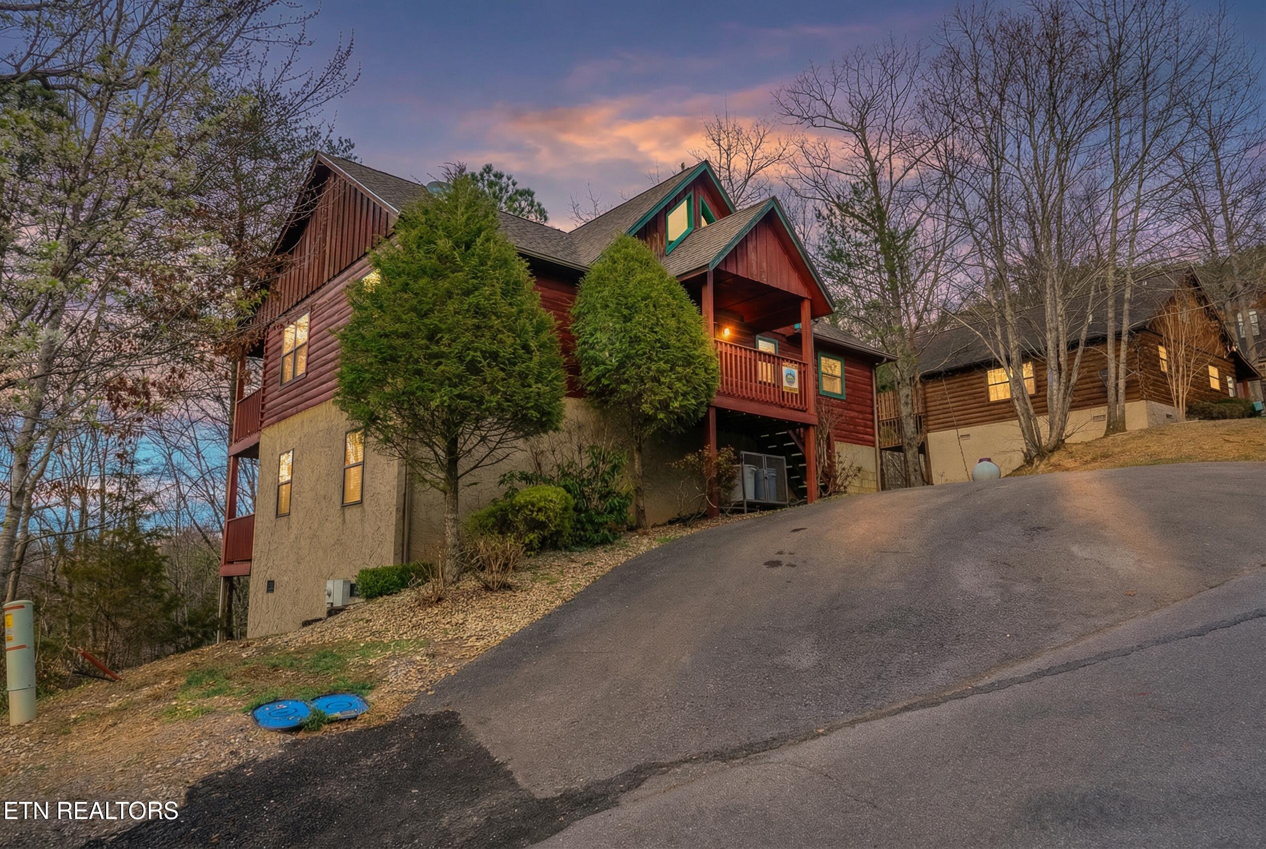 1643 Raccoon Den Way Sevierville TN 37862