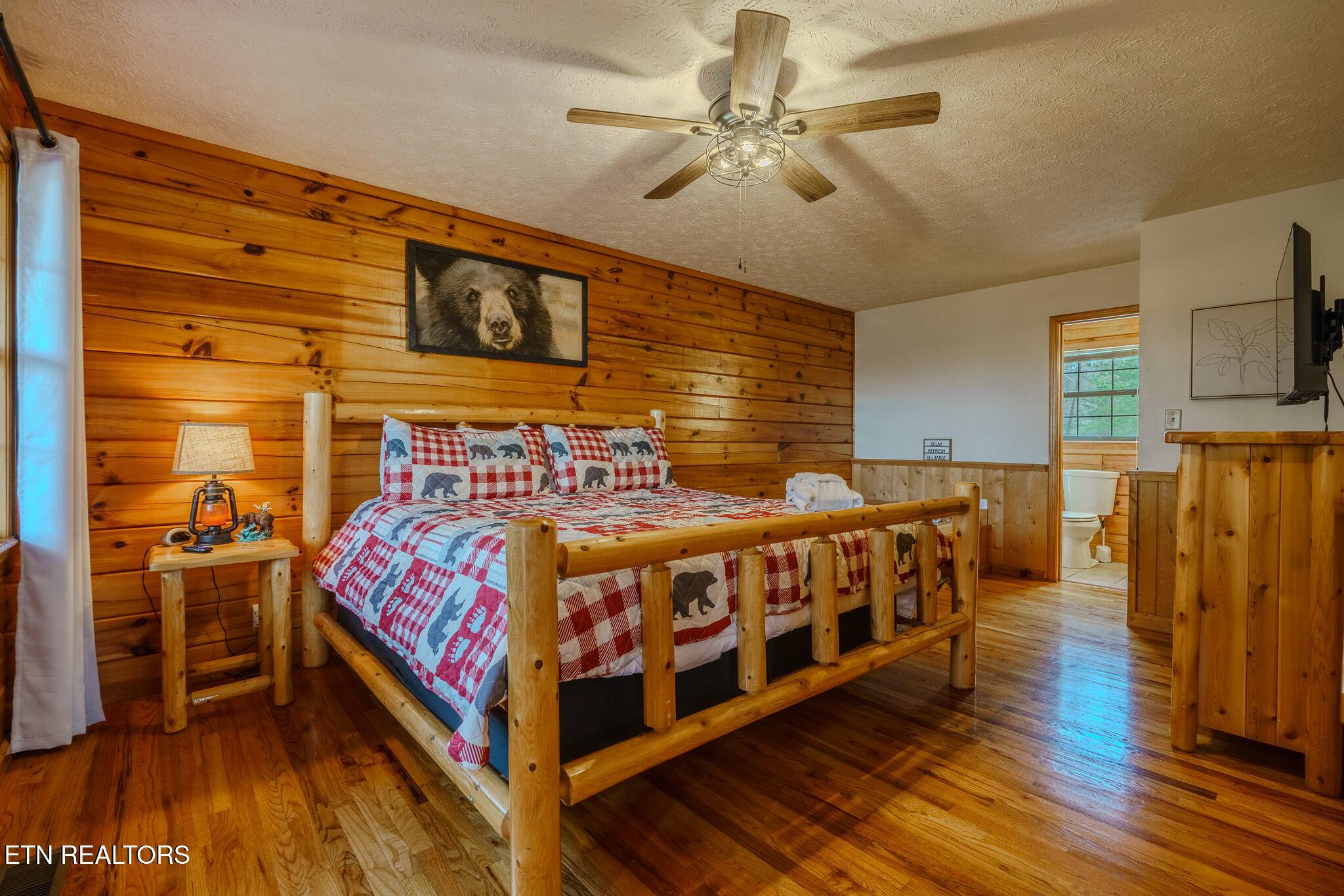 1643 Raccoon Den Way Sevierville TN 37862