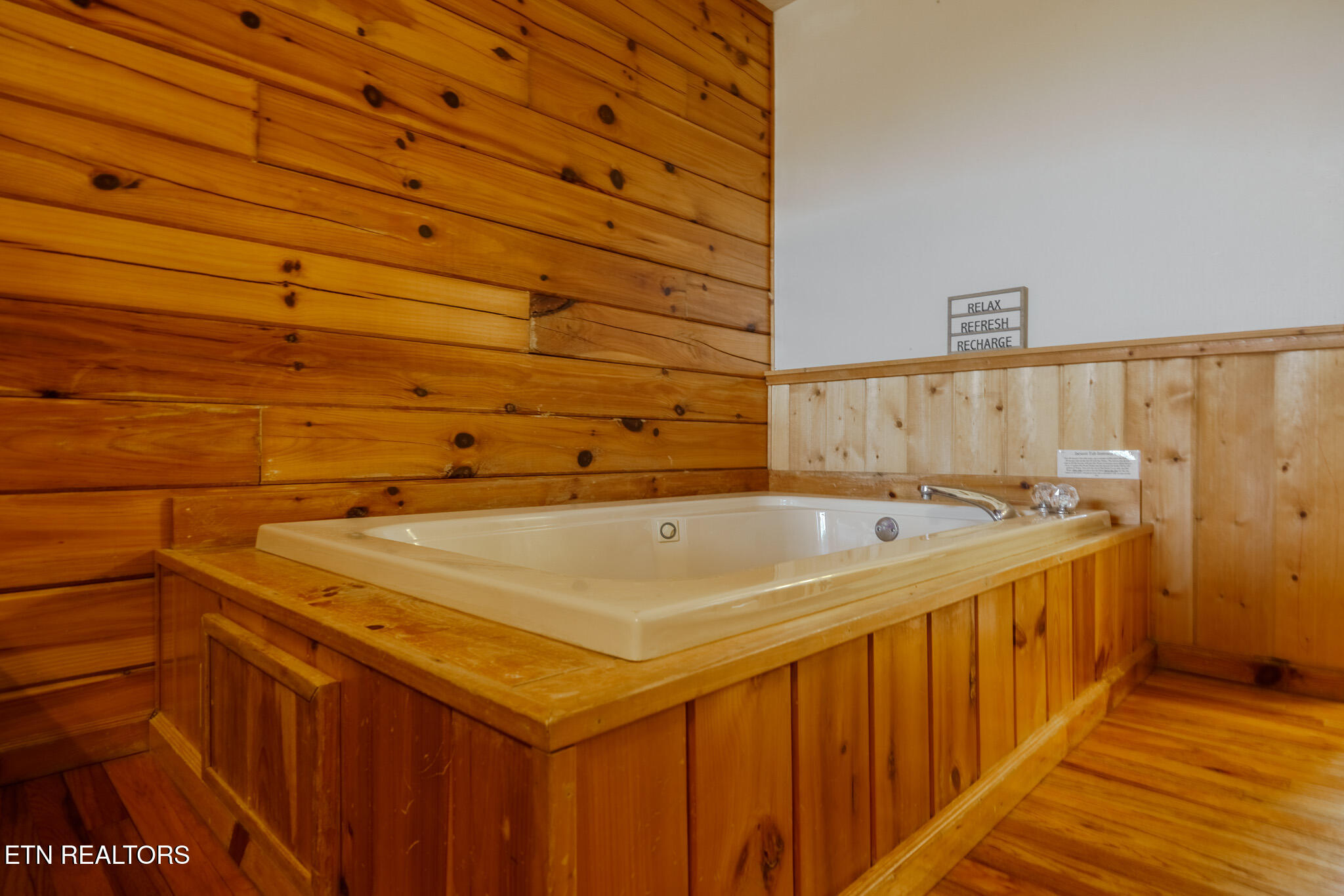 1643 Raccoon Den Way Sevierville TN 37862