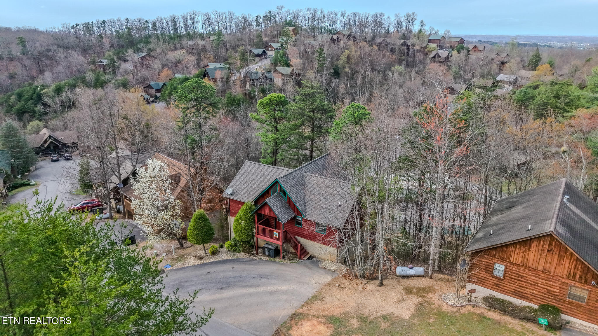 1643 Raccoon Den Way Sevierville TN 37862