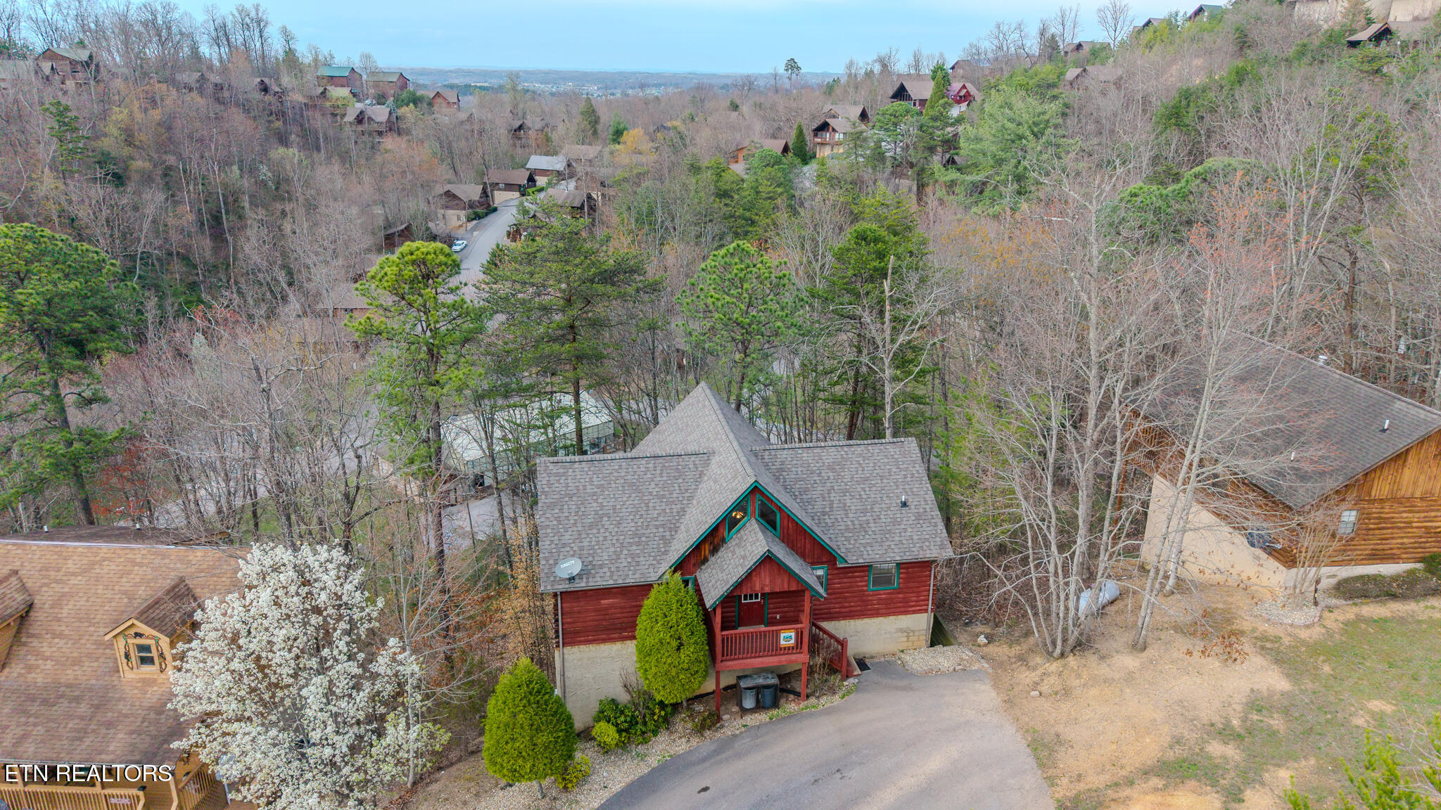 1643 Raccoon Den Way Sevierville TN 37862