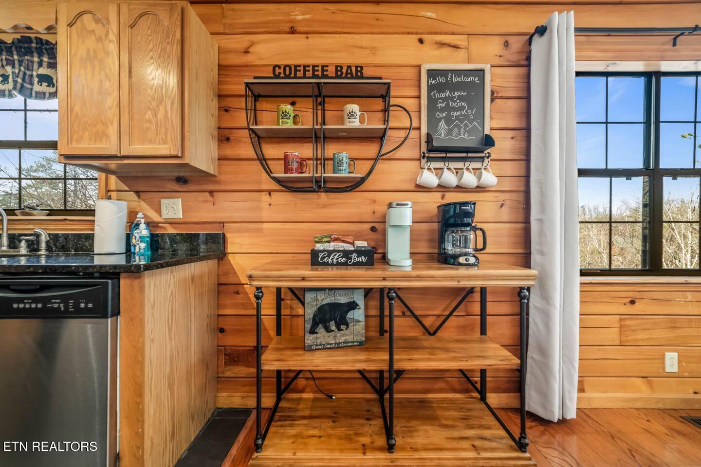 1643 Raccoon Den Way Sevierville TN 37862