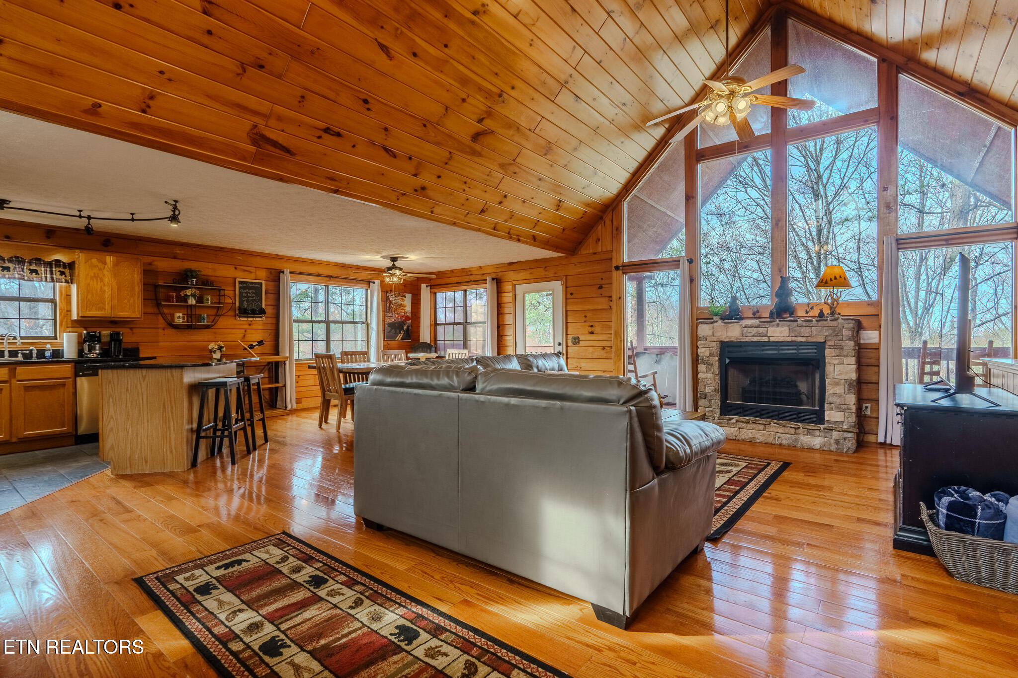 1643 Raccoon Den Way Sevierville TN 37862
