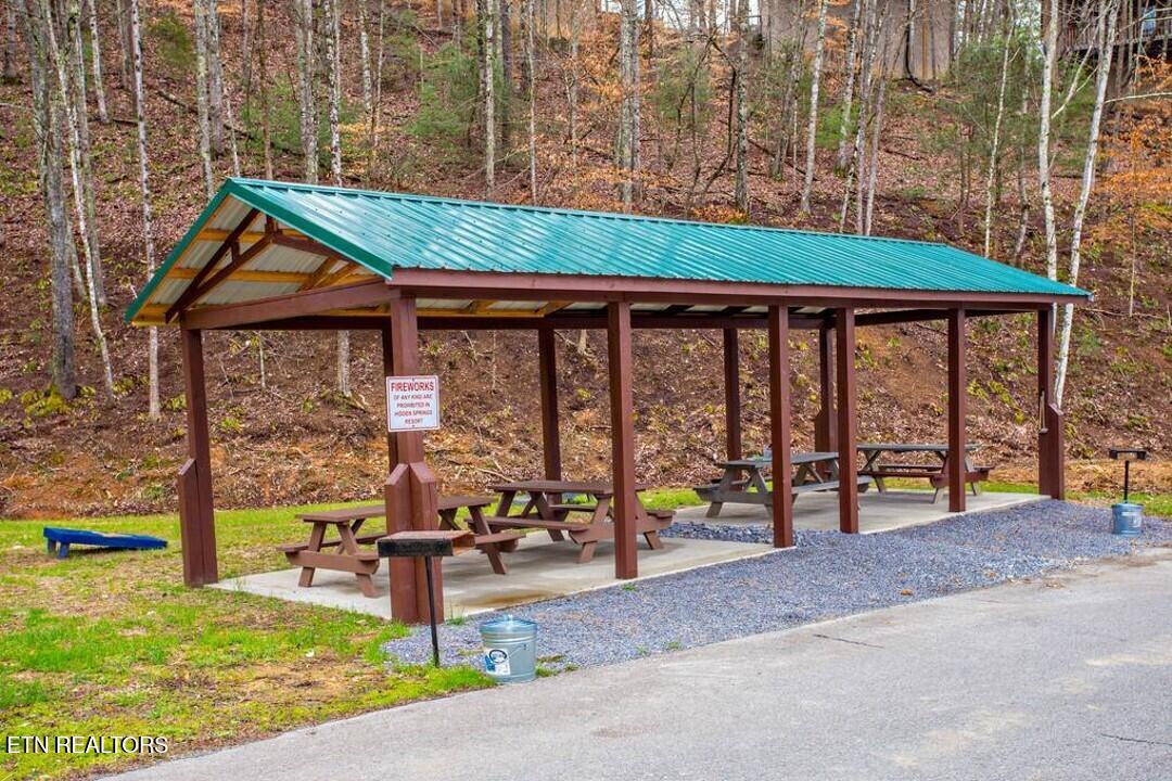 1643 Raccoon Den Way Sevierville TN 37862