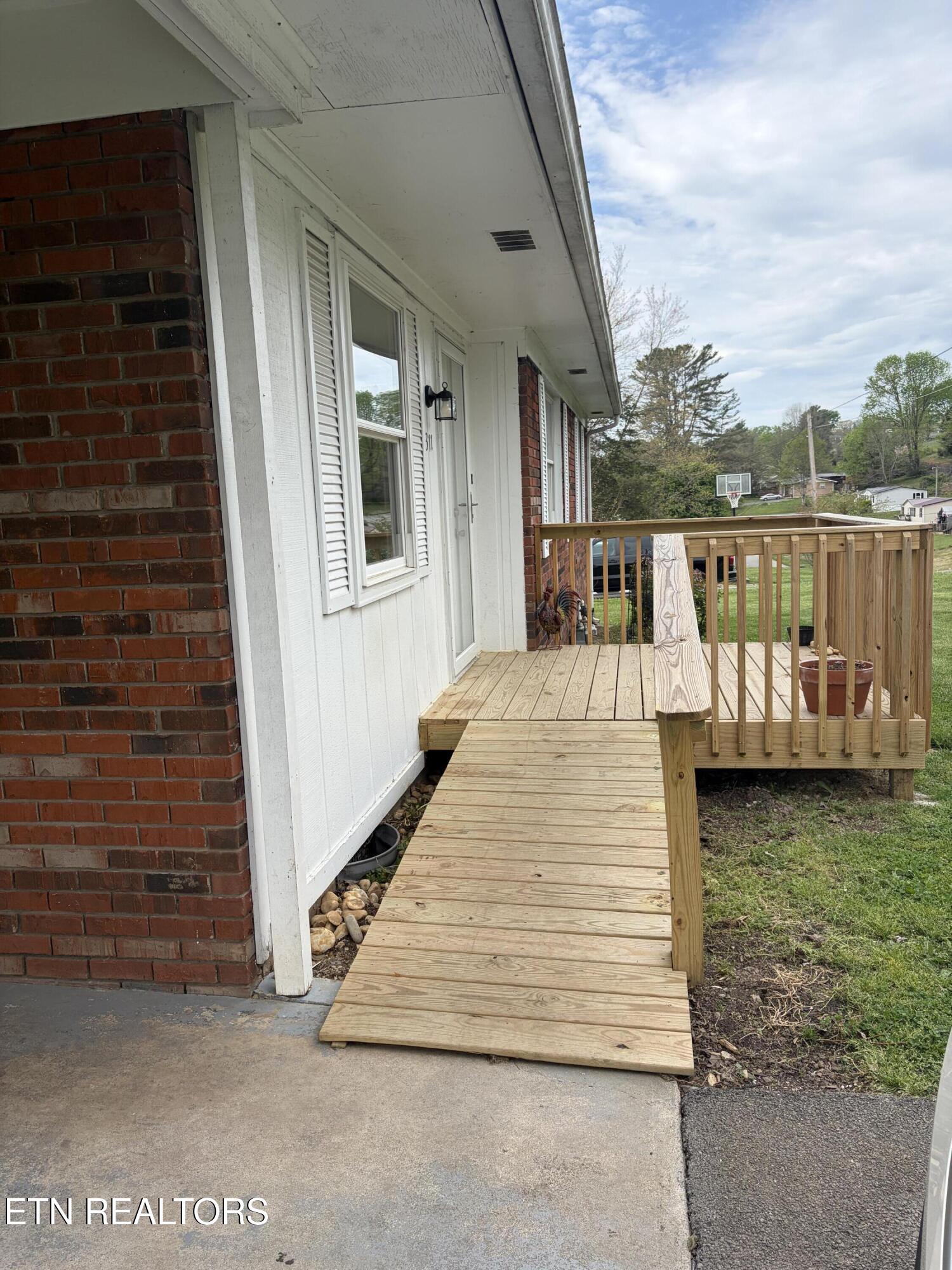 311 Whitaker Street Tazewell TN 37879