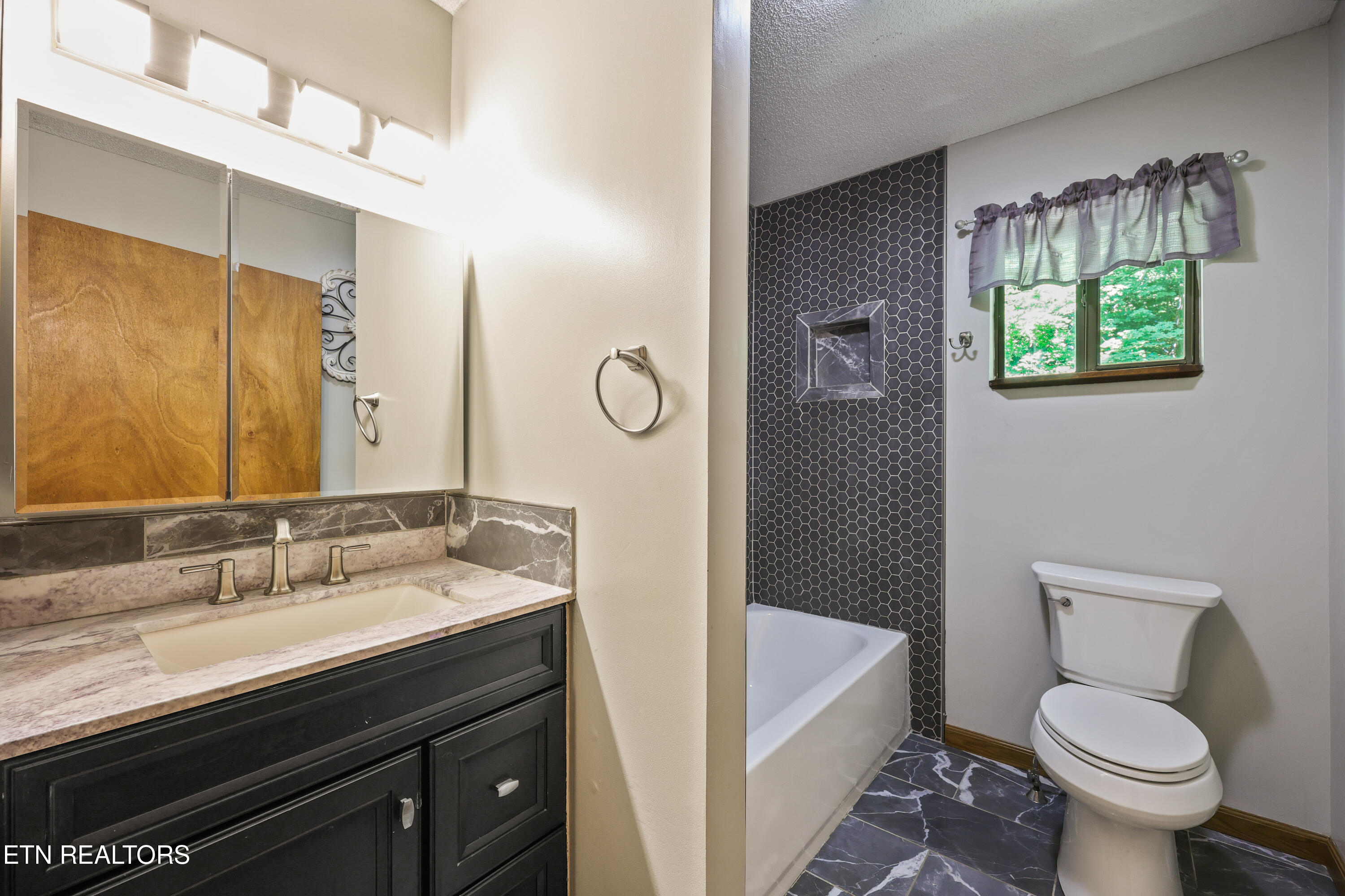 165 Lenz Drive Kodak TN 37764
