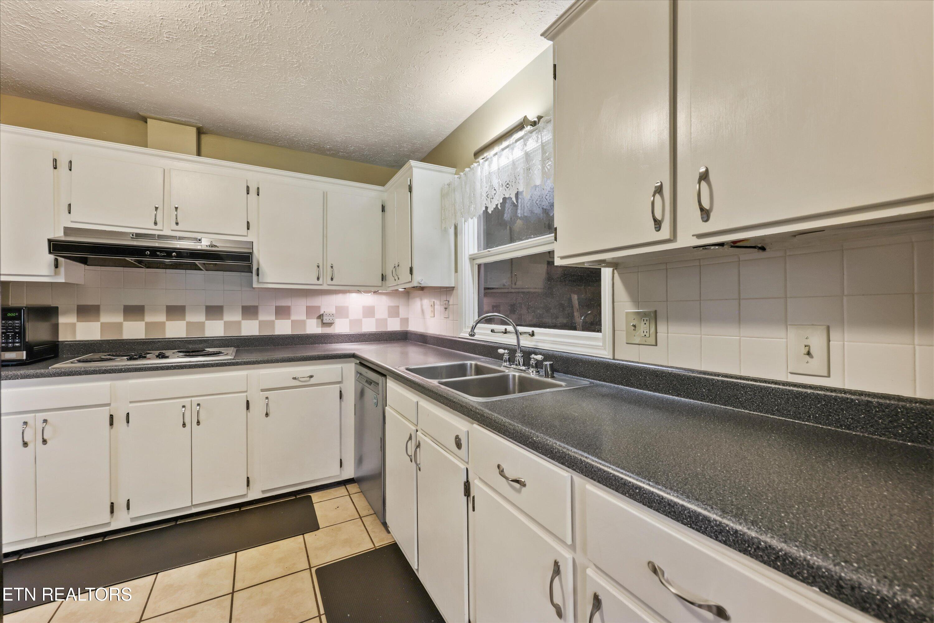 410 Sherwood Estates Circle Clinton TN 37716