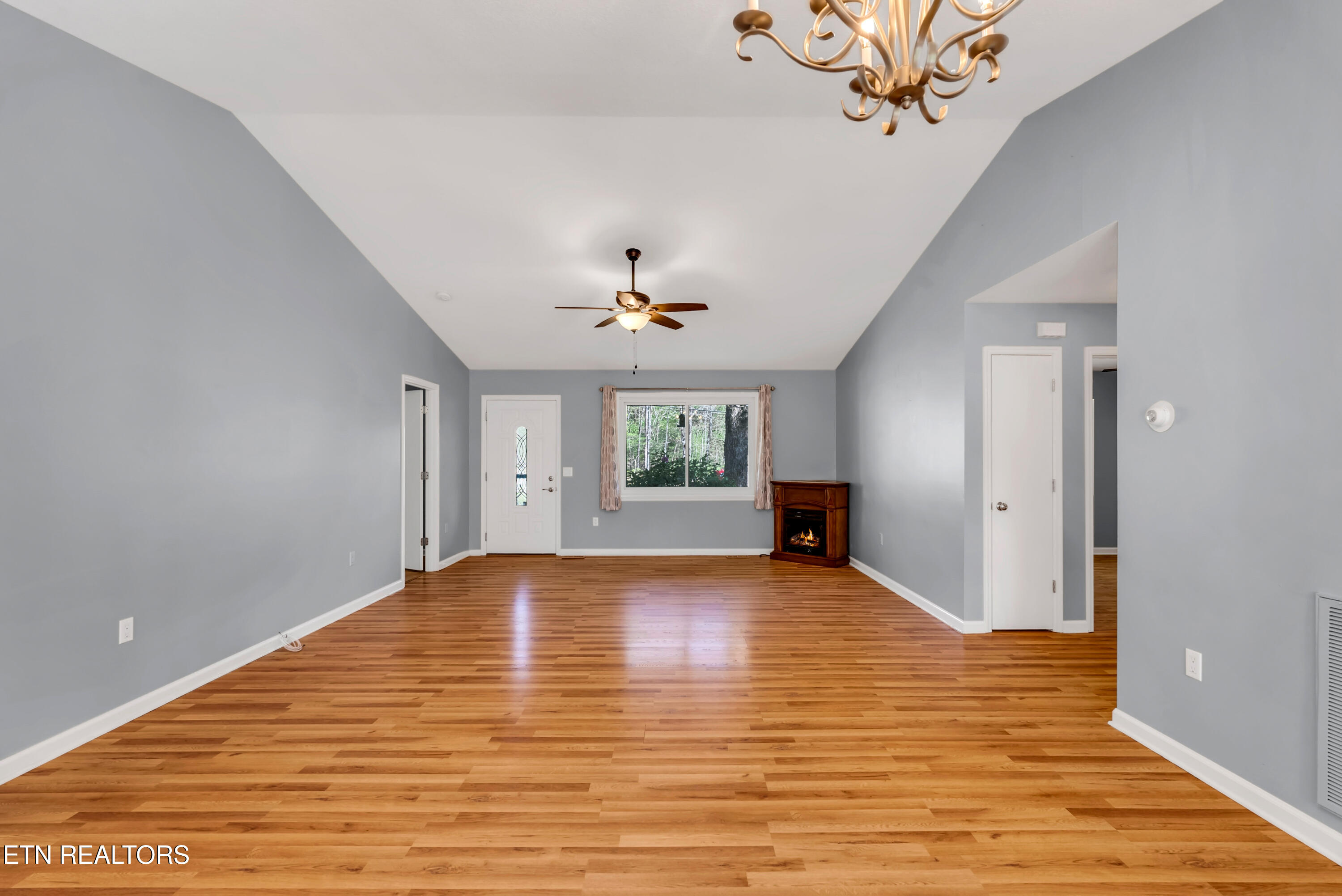 1954 Spruce Loop Crossville TN 38555