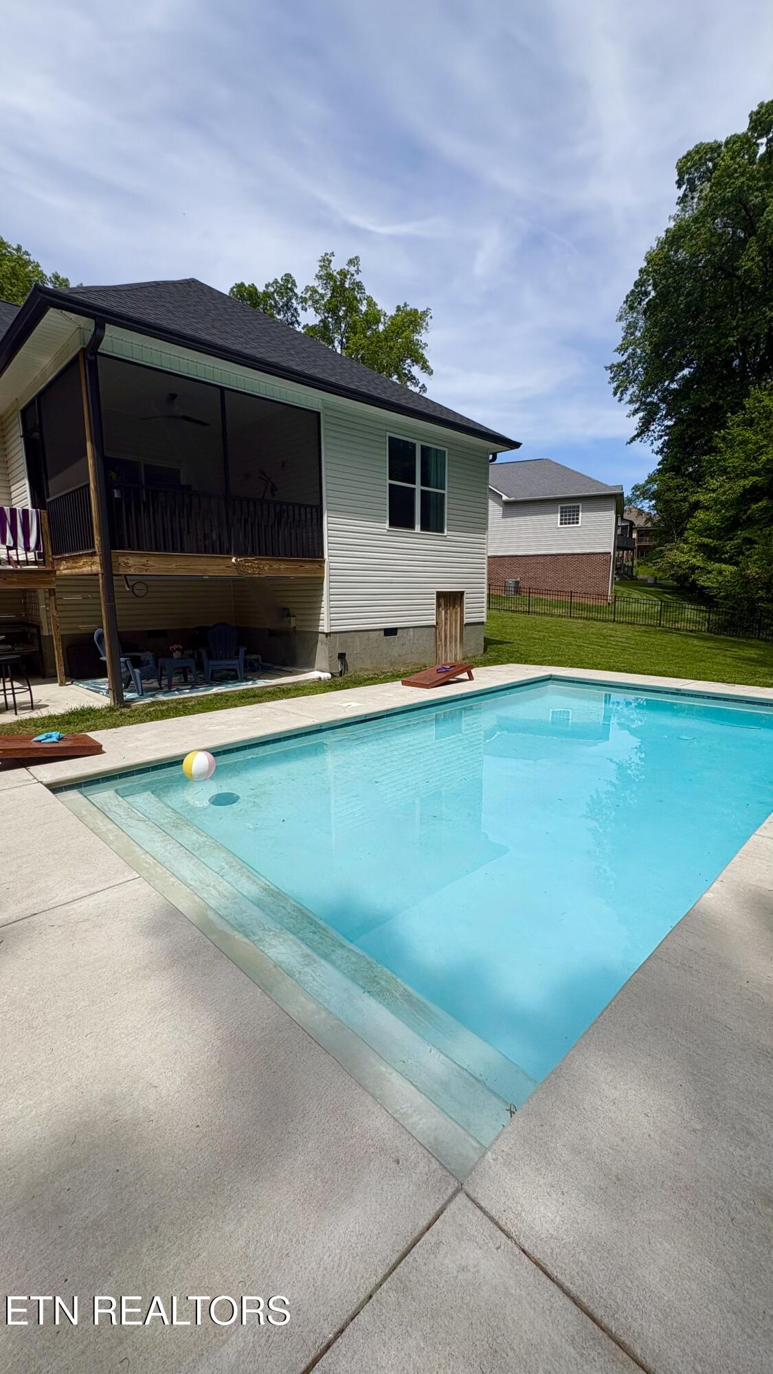 212 Nicoma Circle Loudon TN 37774
